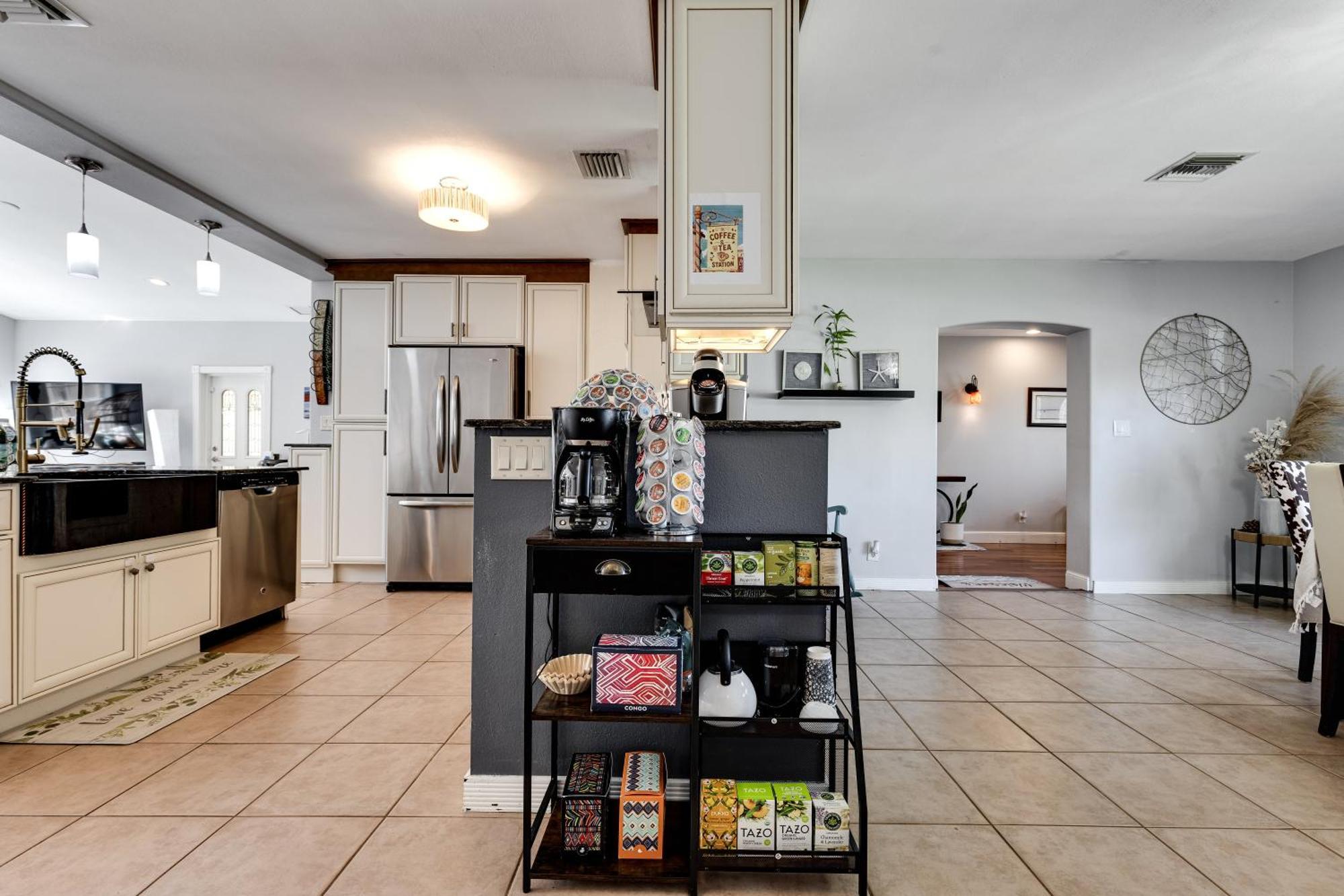 Spaces Sunny Oasis 4br Retreat With 2 King Beds, Amazing Pool, Near South Florida Beaches Holiday home Deerfield Beach