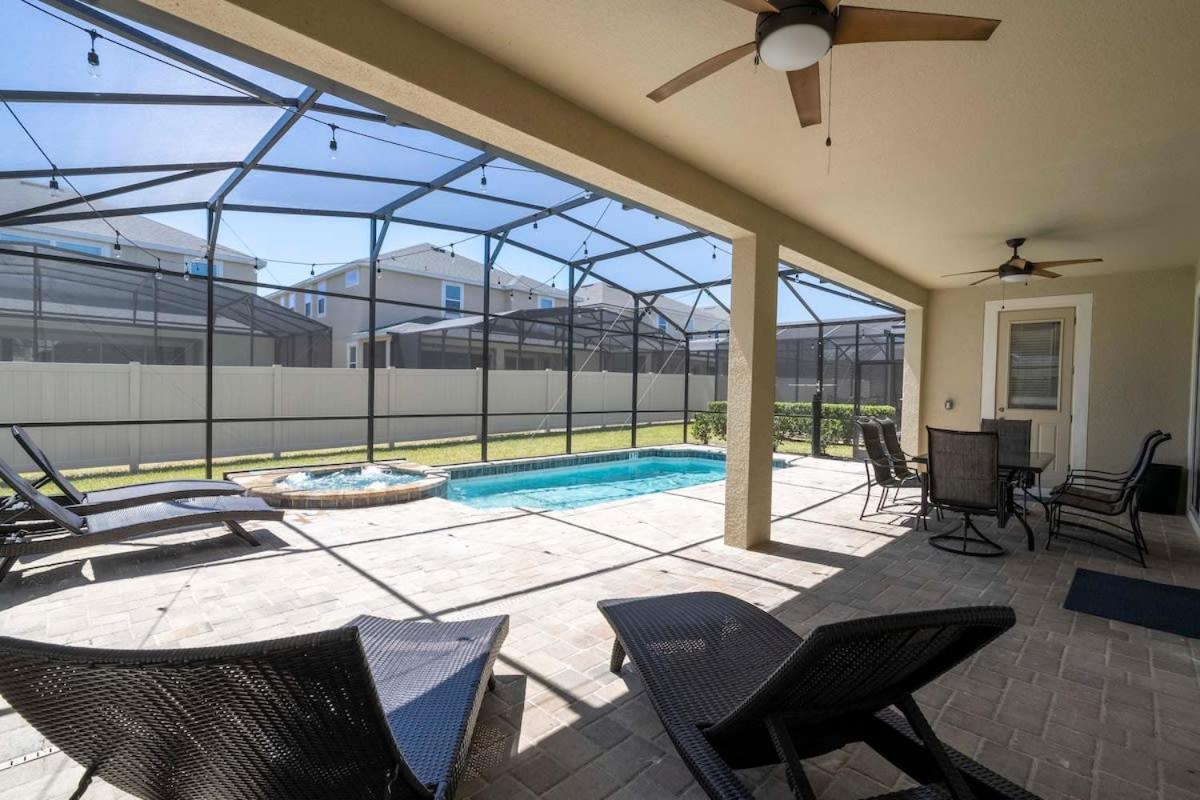 9012 Flowrider Surf Clubhouse Magical With Game Inside *
