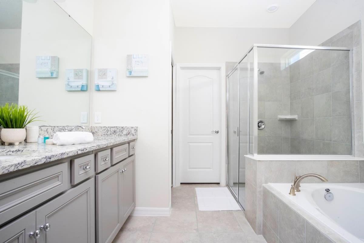 7316 Luxury Near * Davenport
