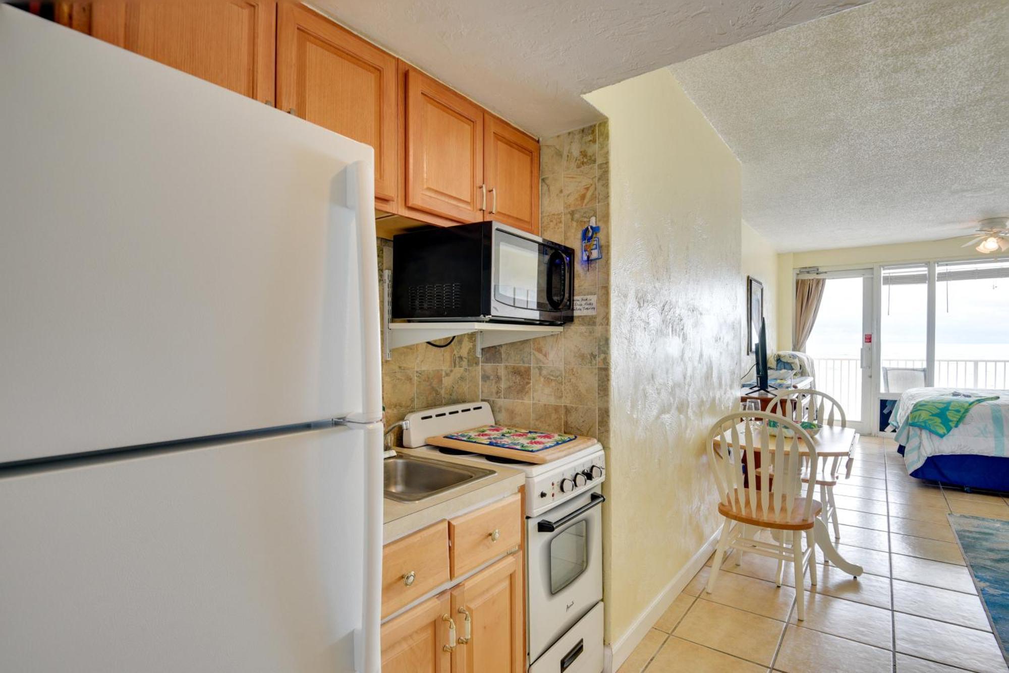 Oceanfront Daytona Walkable Location Apartment