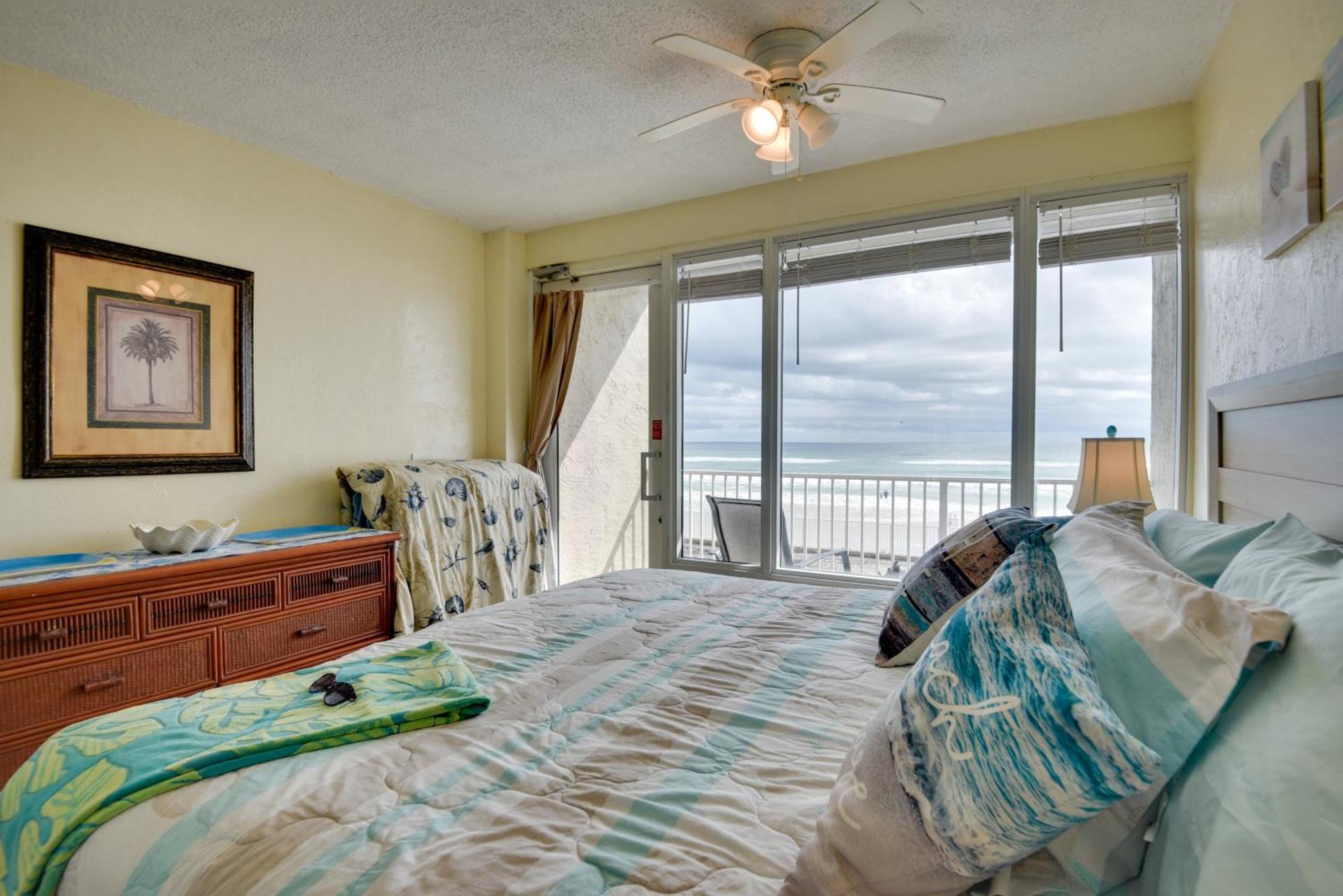 Oceanfront Daytona Walkable Location Apartment *