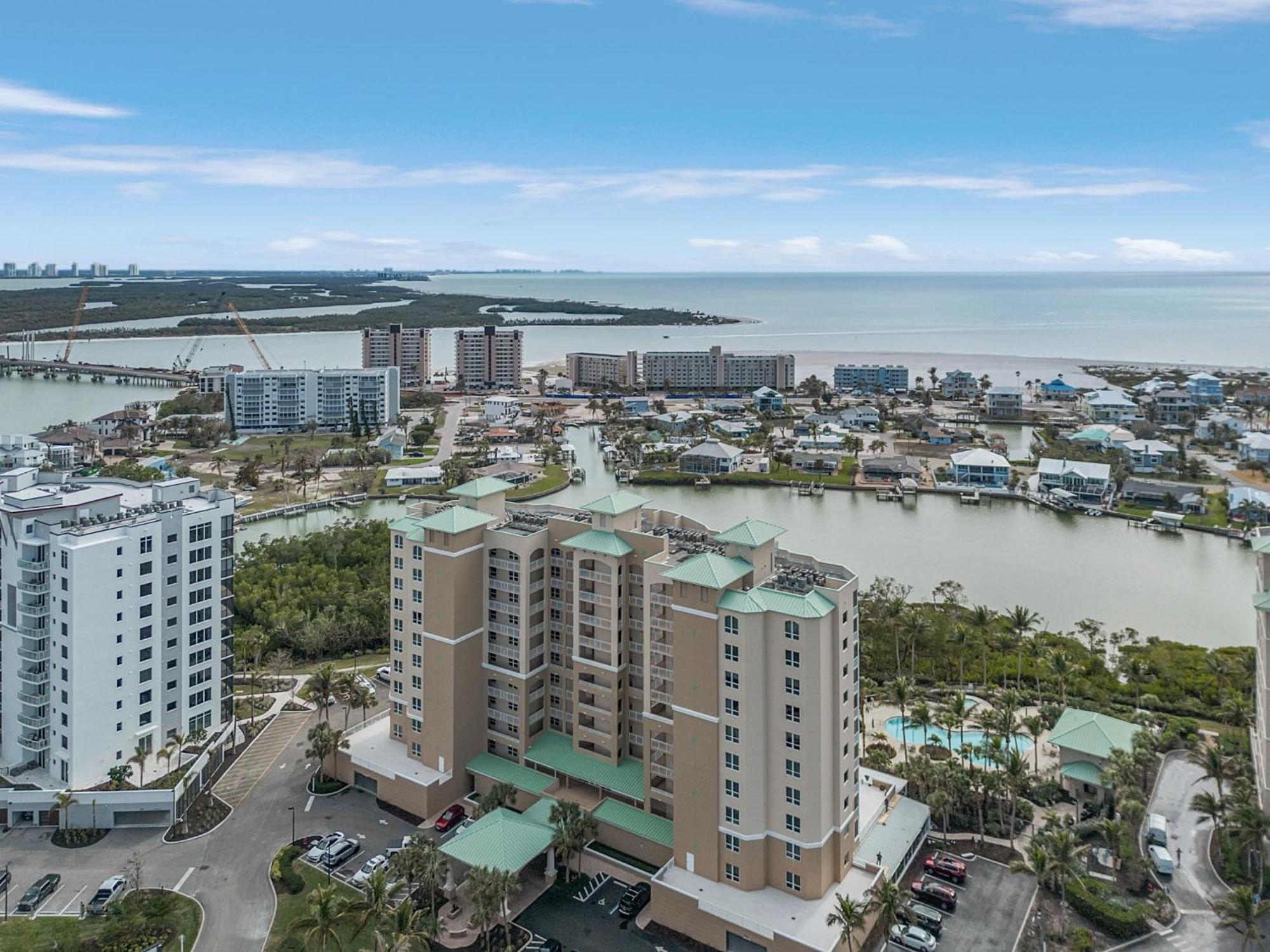 Holiday home Waterfront W/ Bay Views, Pool & Tennis Court Fort Myers Beach