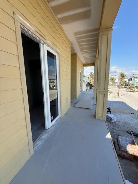 Holiday home New Luxury Build W/ Pool, Hot Tub & Canal Views *