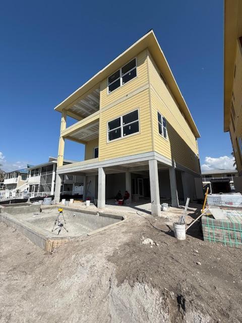 New Luxury Build W/ Pool, Hot Tub & Canal Views Fort Myers Beach