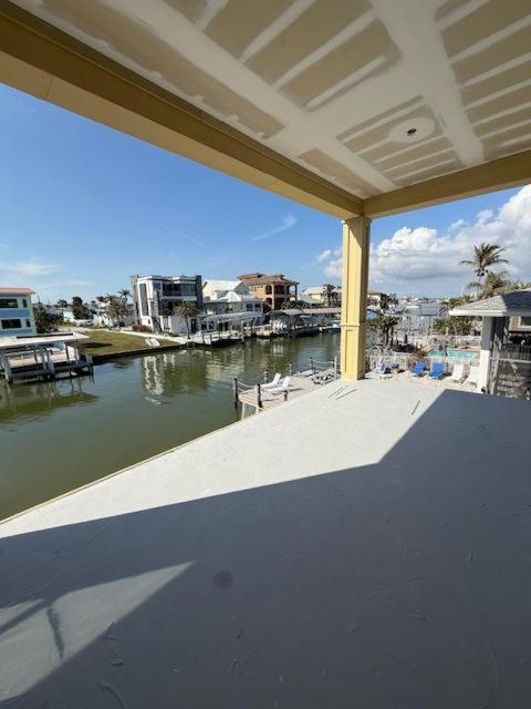 New Luxury Build W/ Pool, Hot Tub & Canal Views