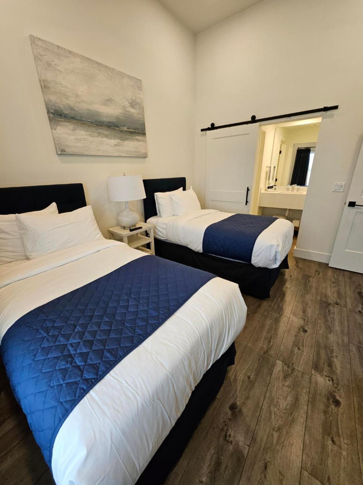 The At Fishermen's Village - 2 Bedroom Hotel