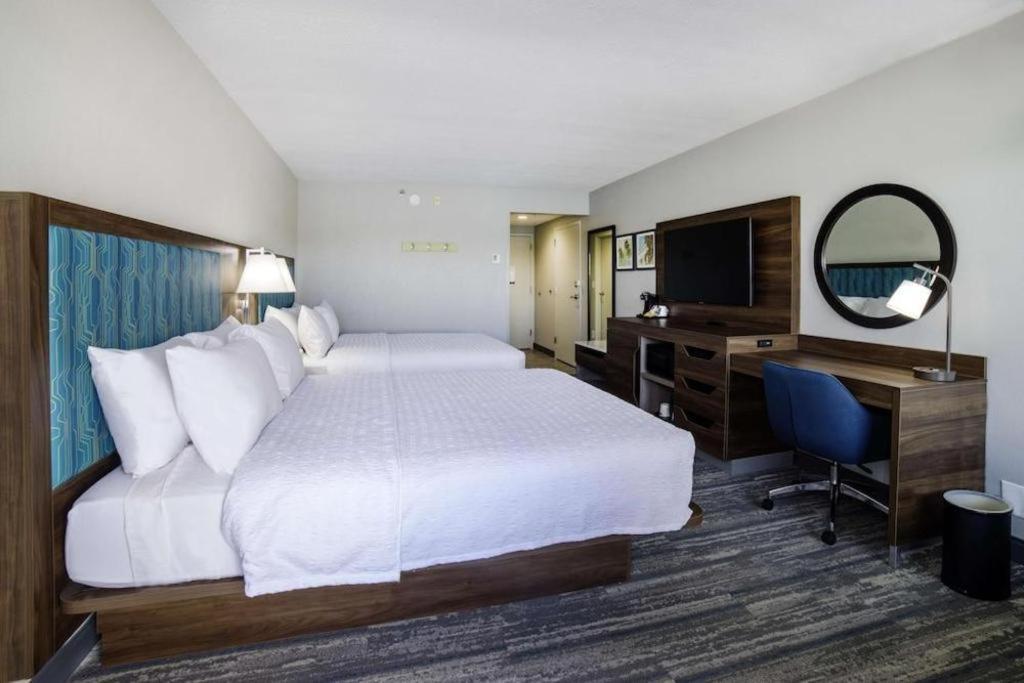 Express & Hotel Port Charlotte