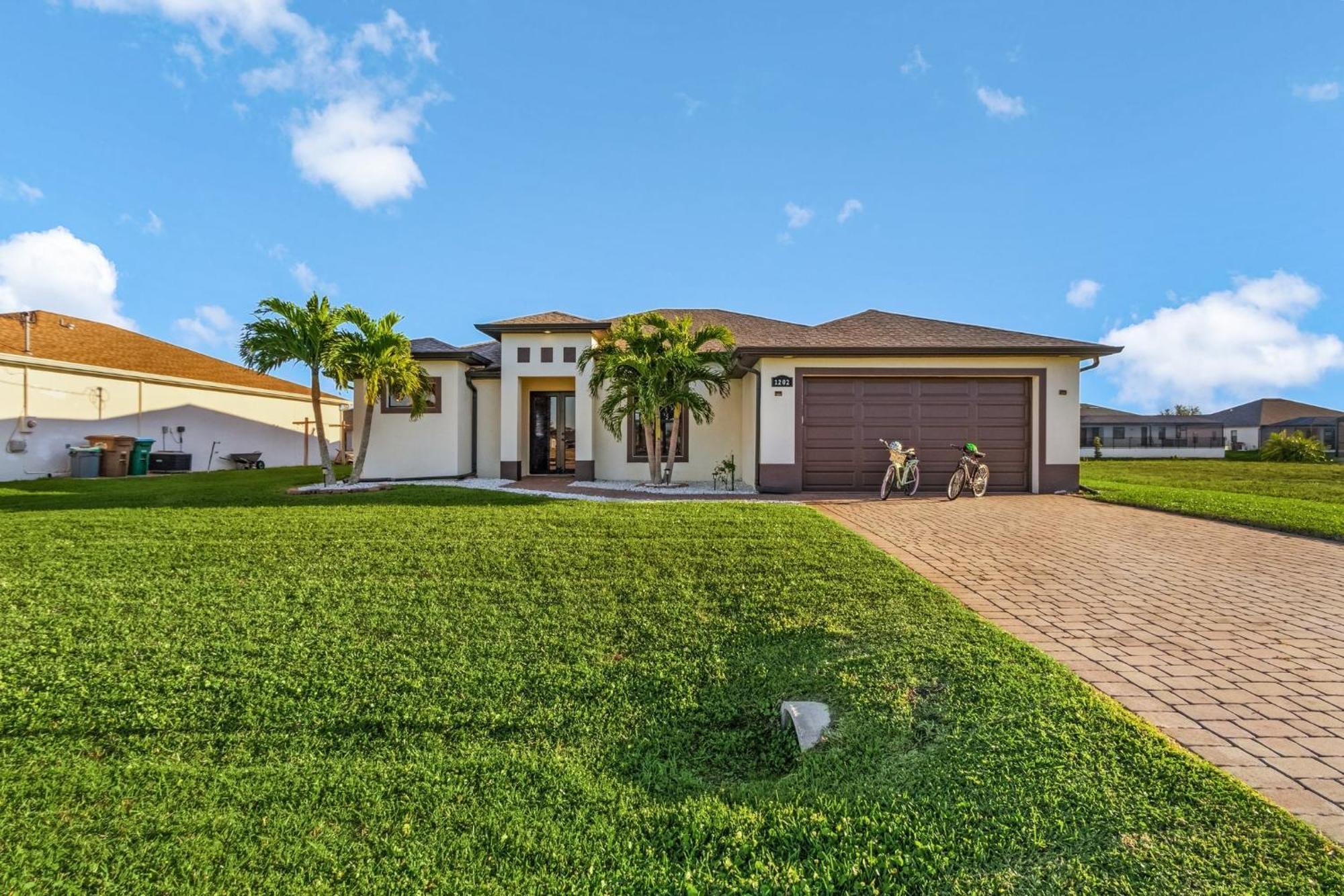 Heated Pool, Dock & Bicycles - Endless Sunshine - Roelens Cape Coral