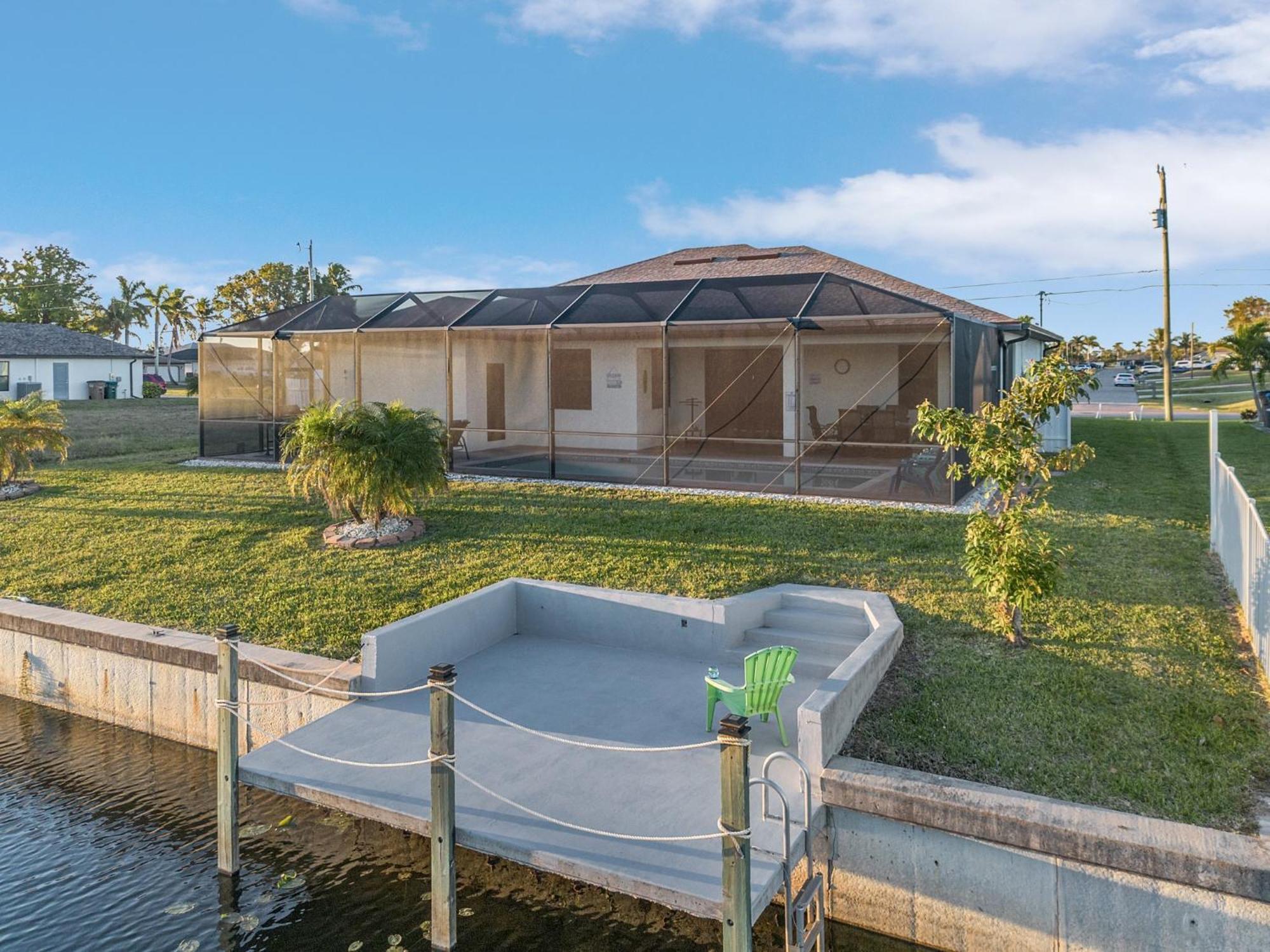 Heated Pool, Dock & Bicycles - Endless Sunshine - Roelens