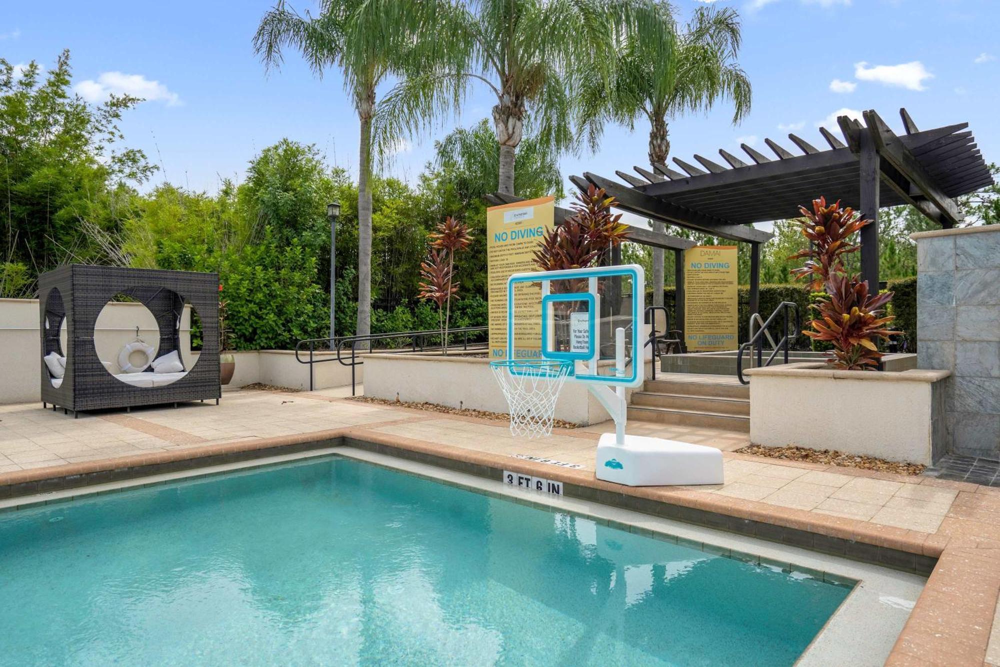 Luxury Townhome - 5 Minutes To Holiday home Orlando