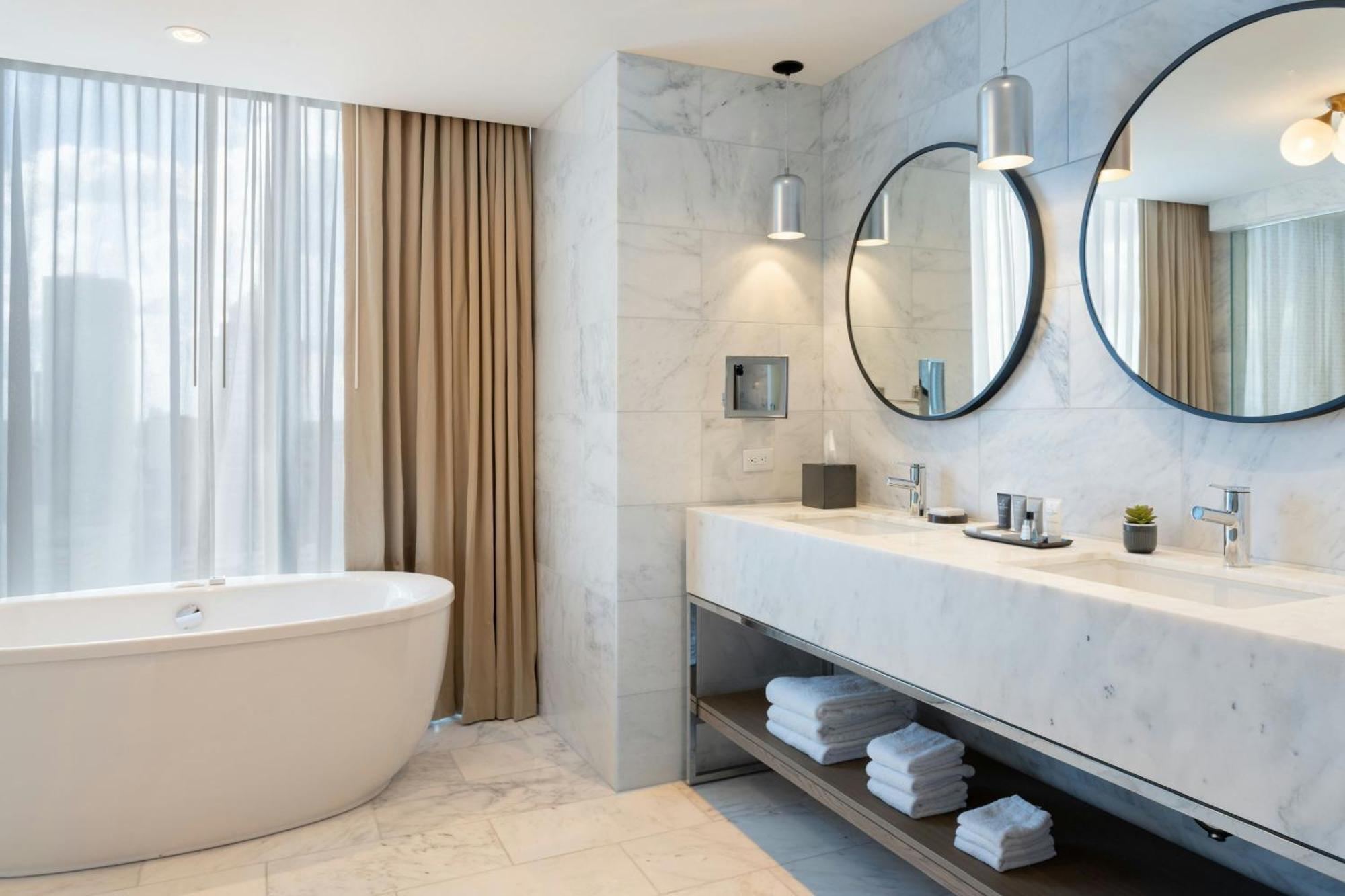Jw Marriott Water Street Hotel