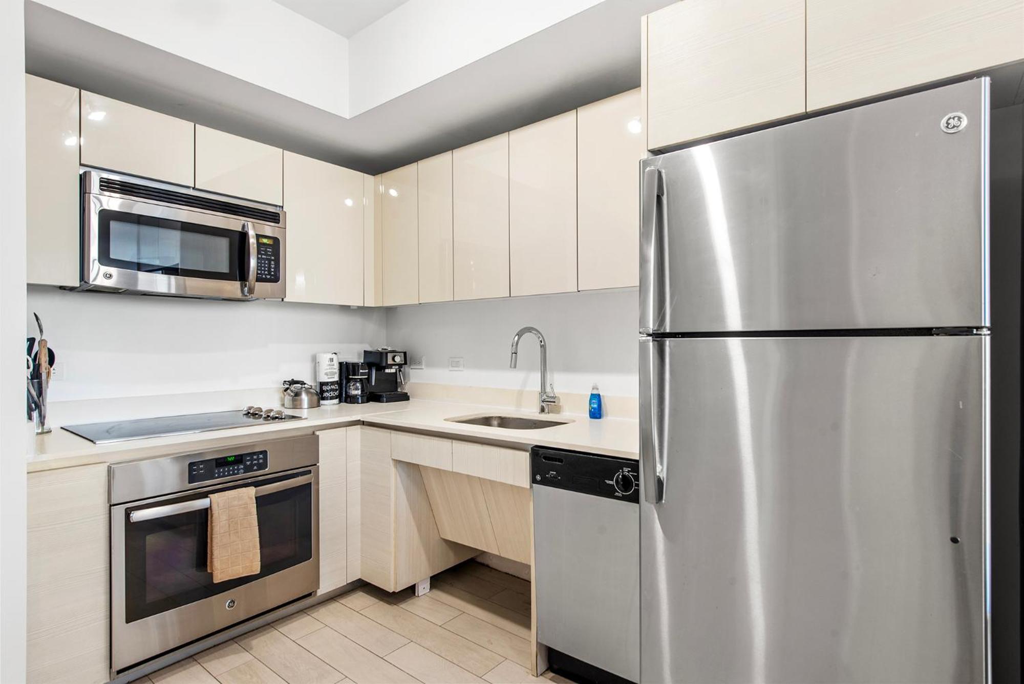 Water View Building With Pool - 5-min Walk To The * Hallandale Beach