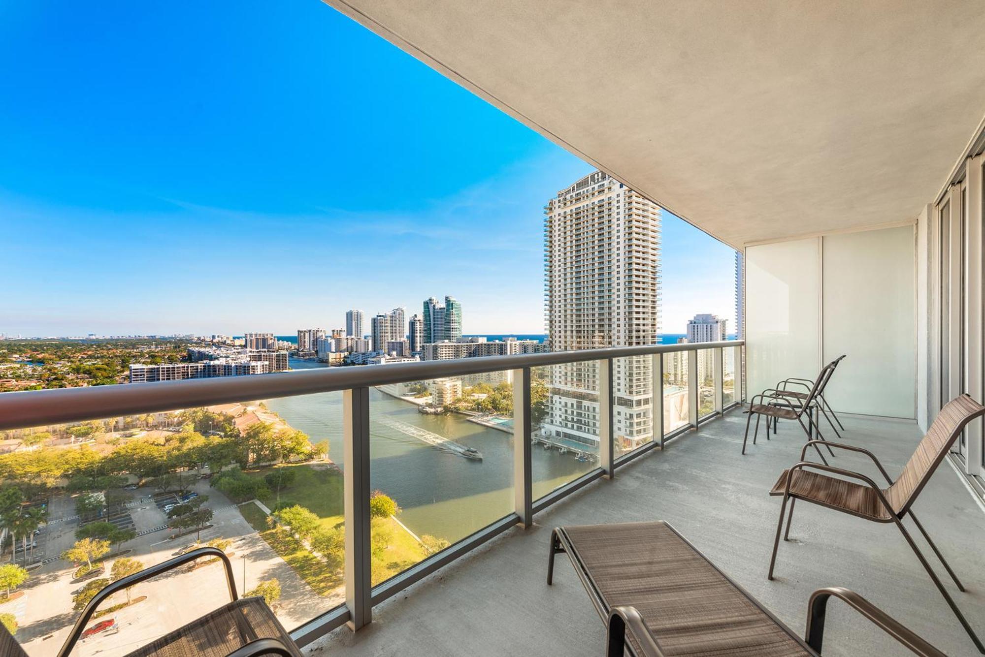 Water View Building With Pool - 5-min Walk To The Aparthotel Hallandale Beach