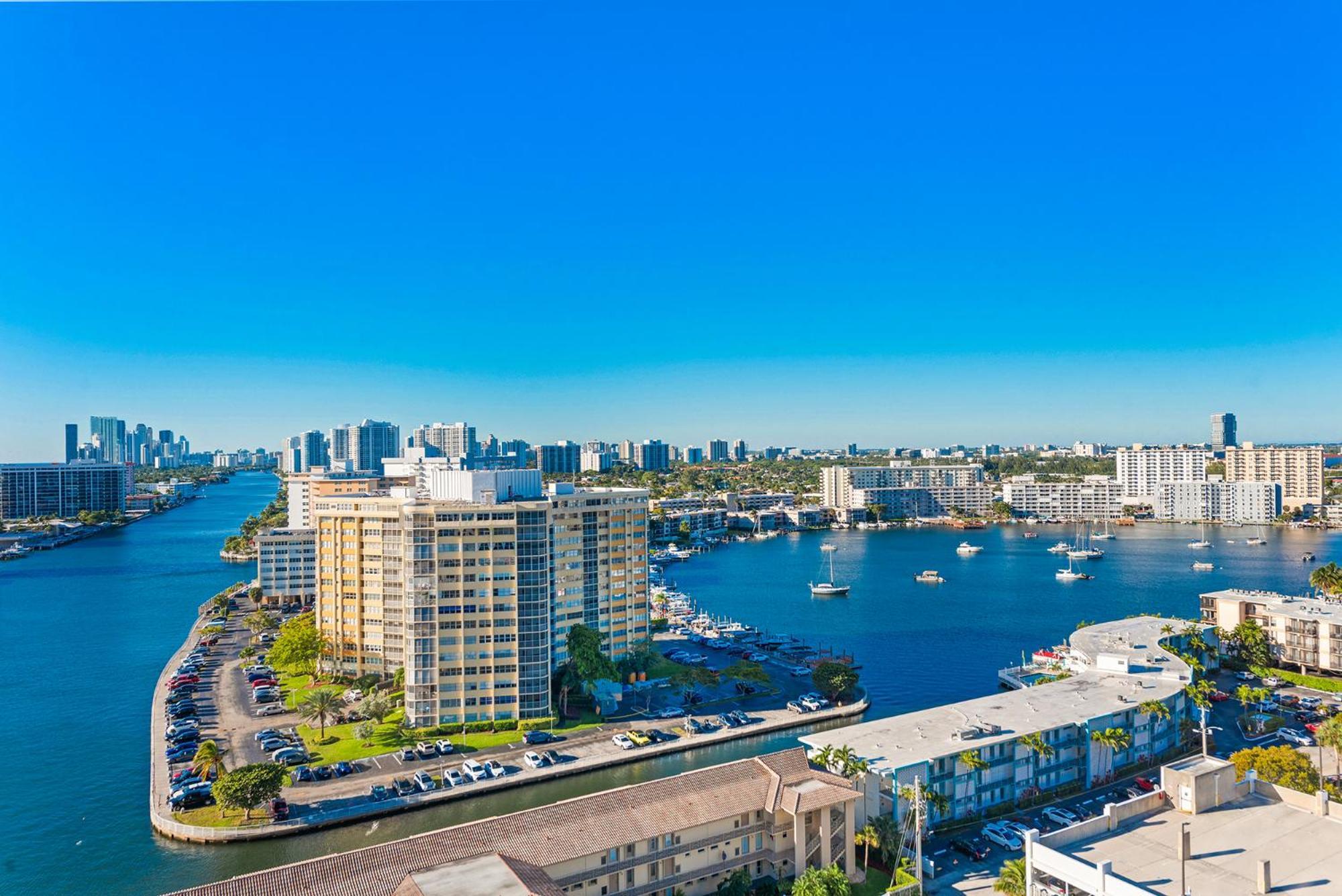 Water View Building With Pool - 5-min Walk To The Aparthotel Hallandale Beach