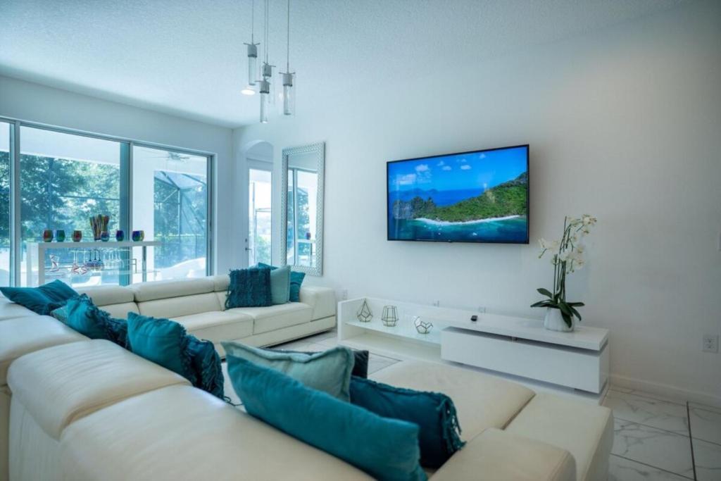 9br Dream Vacation W- View No Carpet Kissimmee