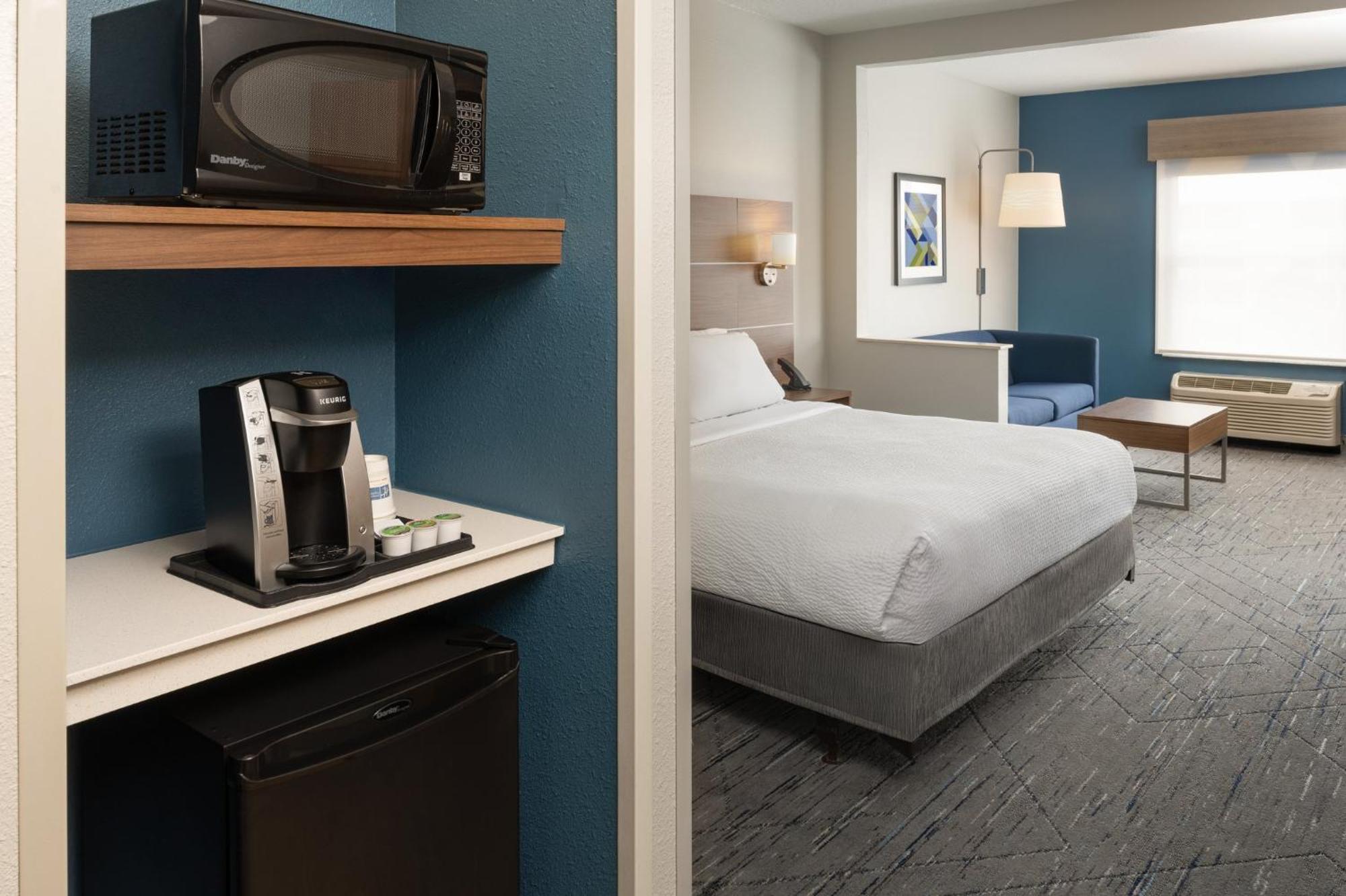 Express & International Airport By Ihg Hotel 2*