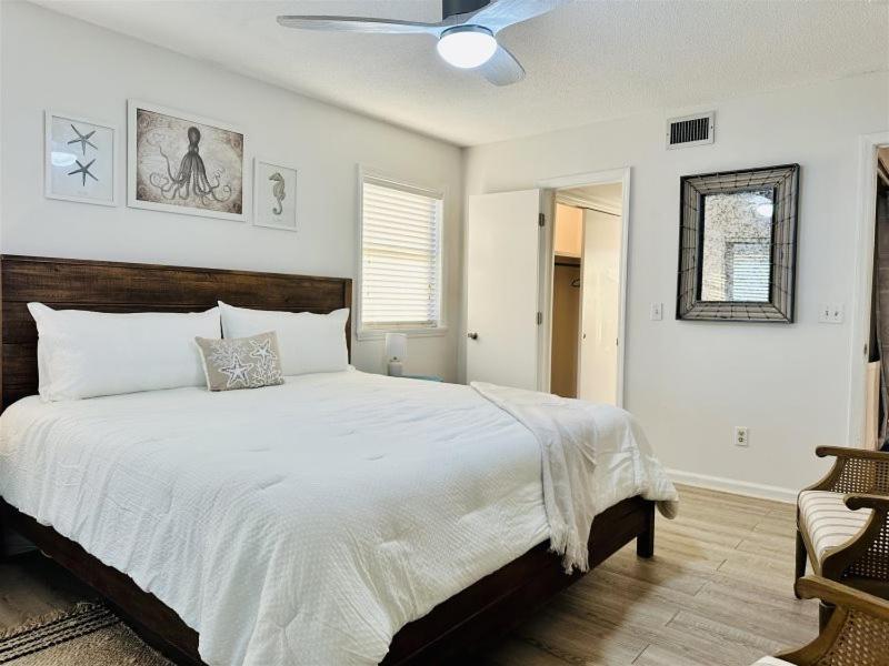854 S Fletcher