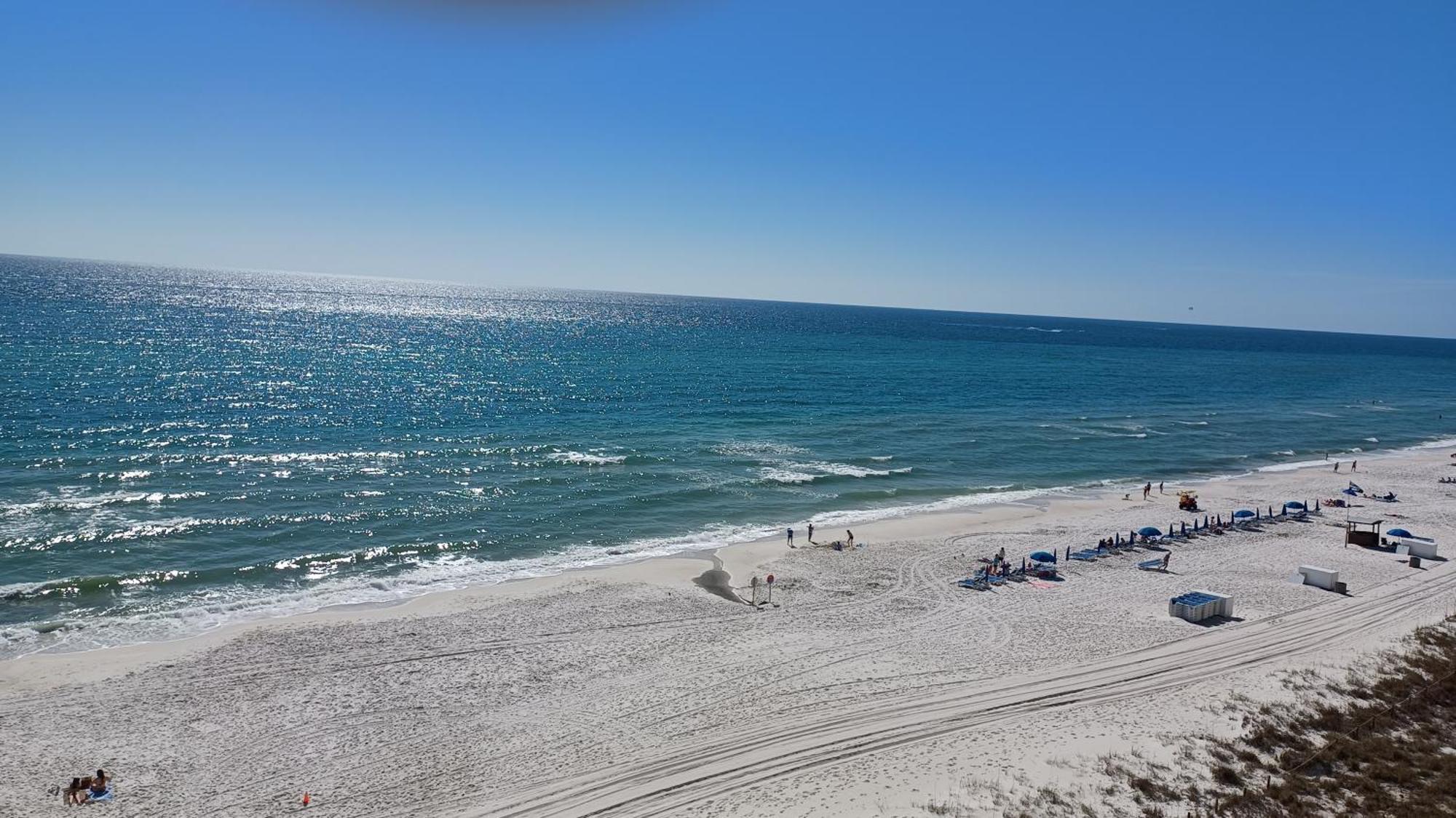 Couples Getaway, Honeymoon Sweet, Perfectly Cozy Front With Kitchen, Pool, Free Parking,check-in At Door *