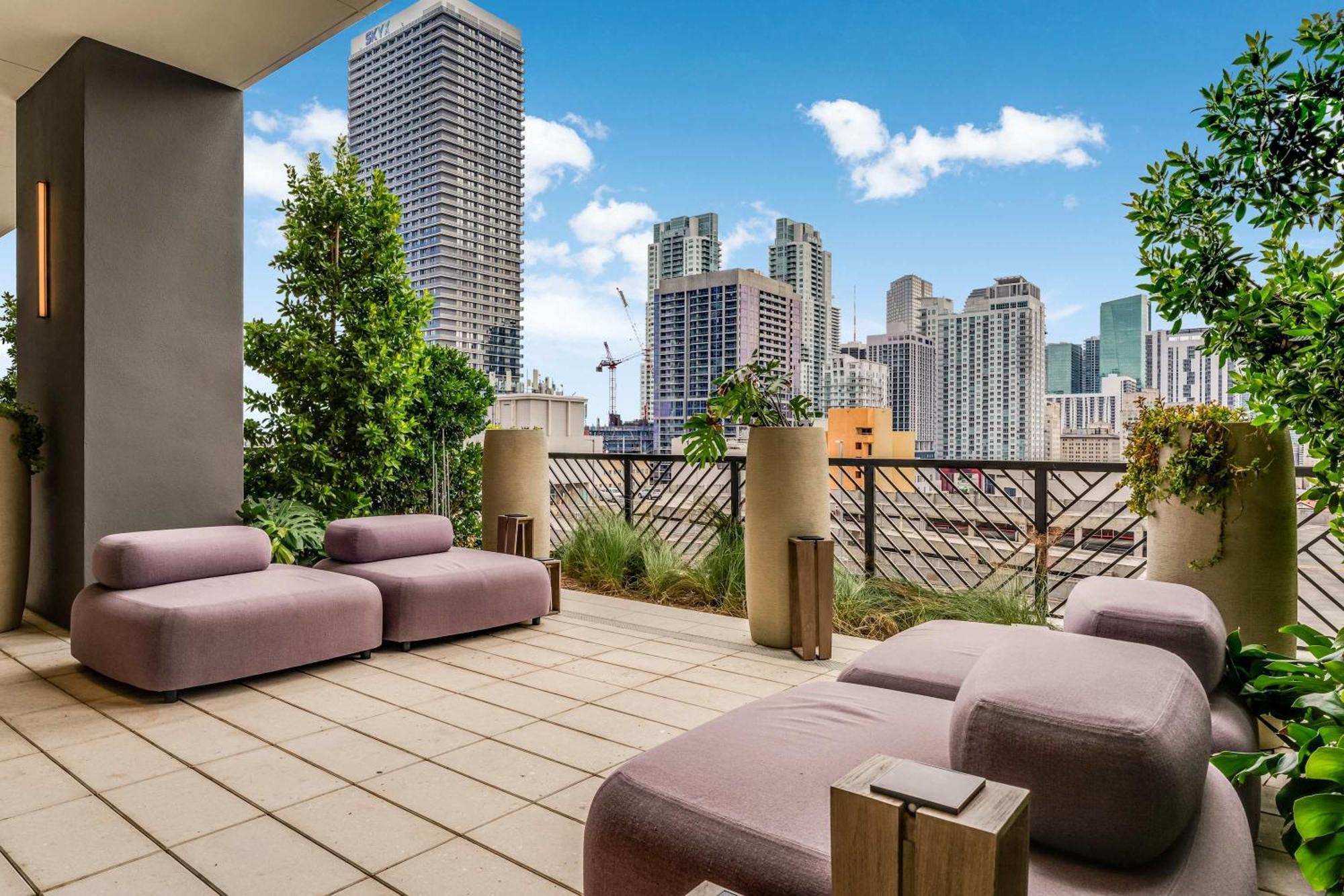 Lemon Drop Cozy Pool And Gym Miami