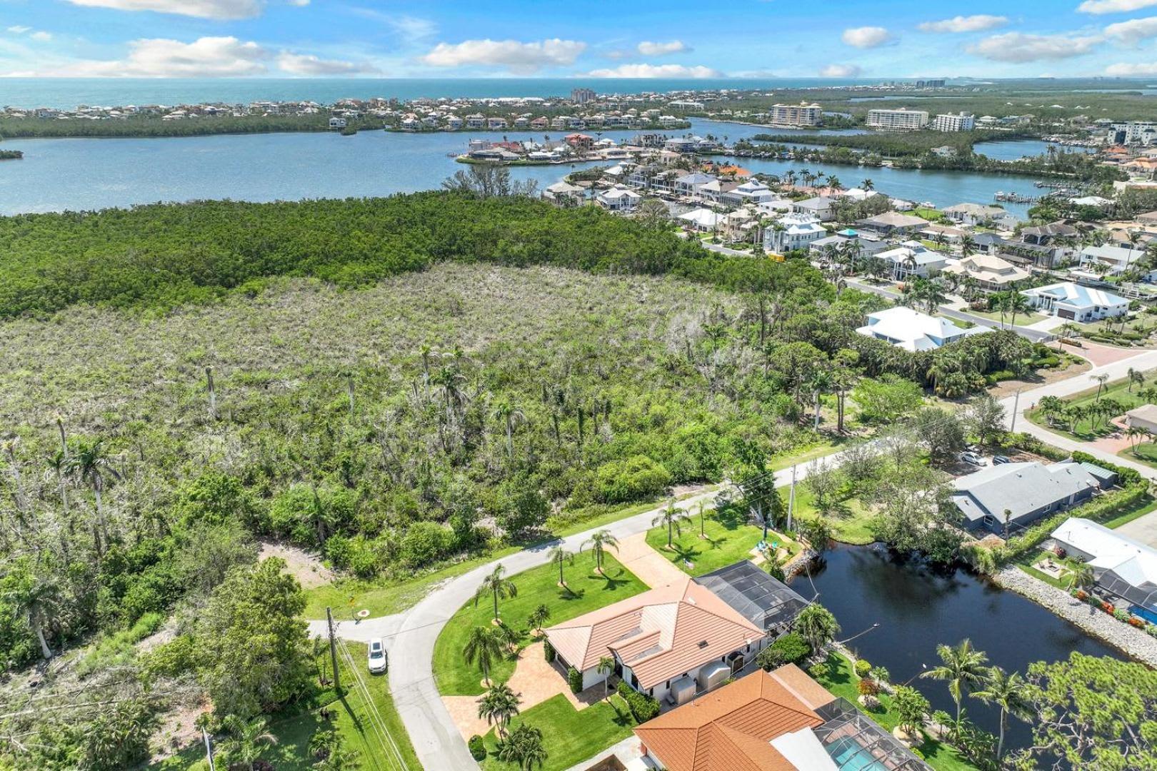 Like Amenities Close To * Bonita Springs