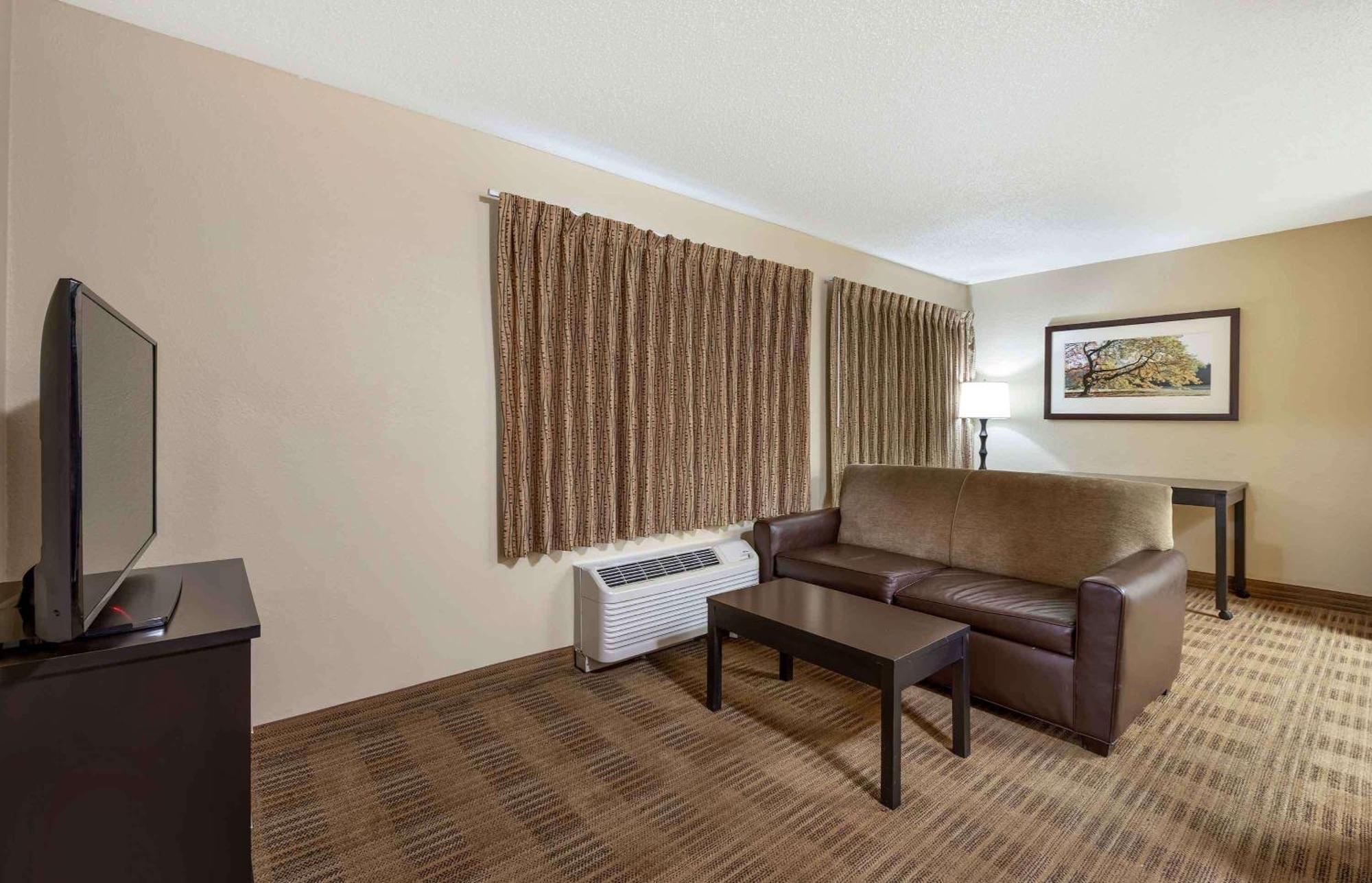 Extended America Select - Orlando - Mary - 1040 Greenwood Blvd Hotel