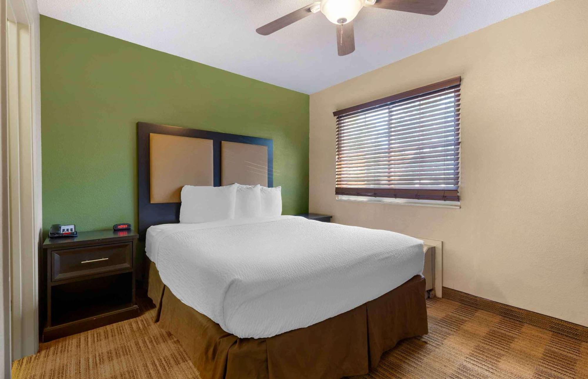 Extended America Select - Orlando - Mary - 1040 Greenwood Blvd Hotel 2*