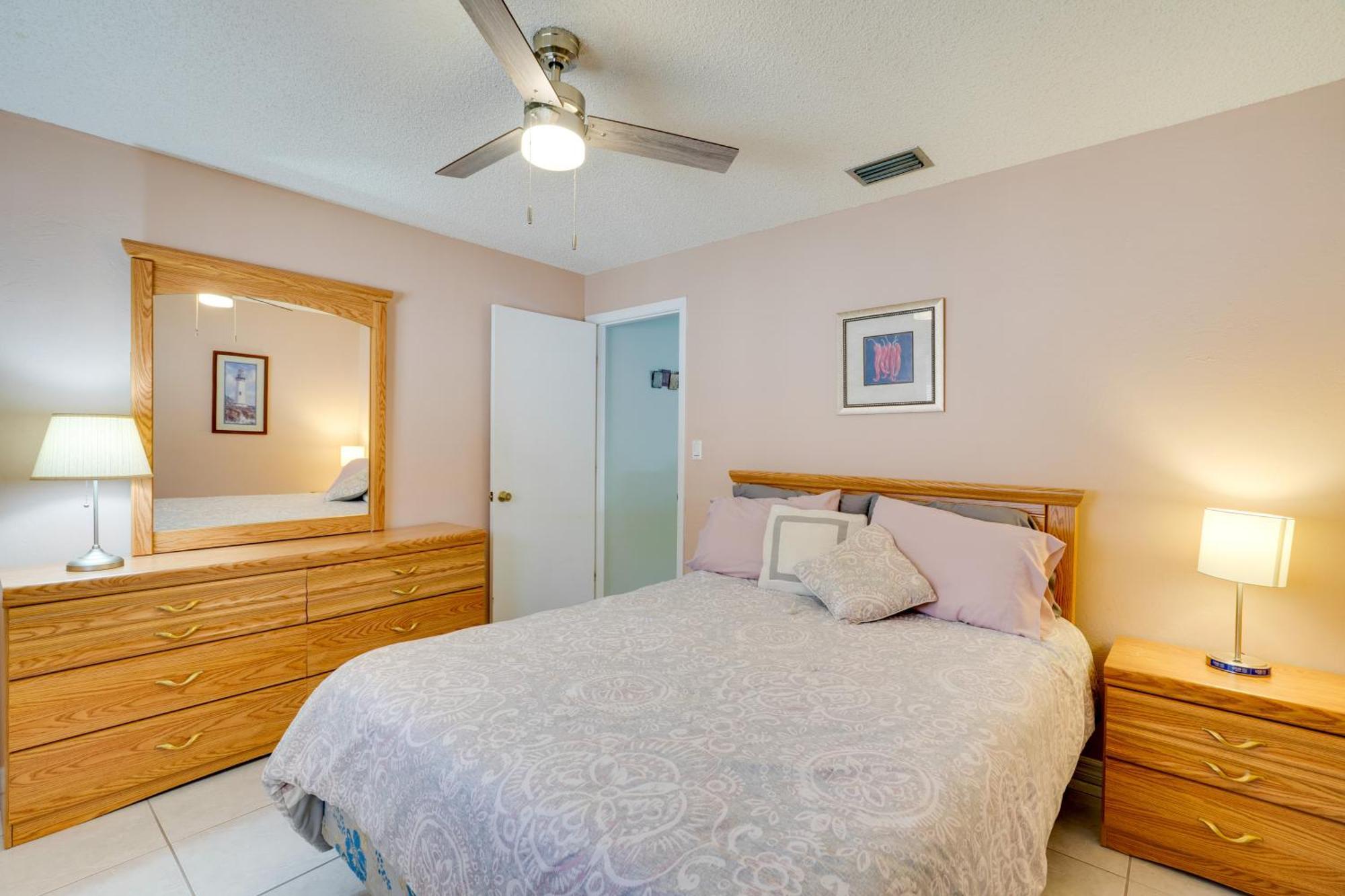 Holiday home Coastal Retreat With Grill 4 Mi To Dtwn Cape Coral! *
