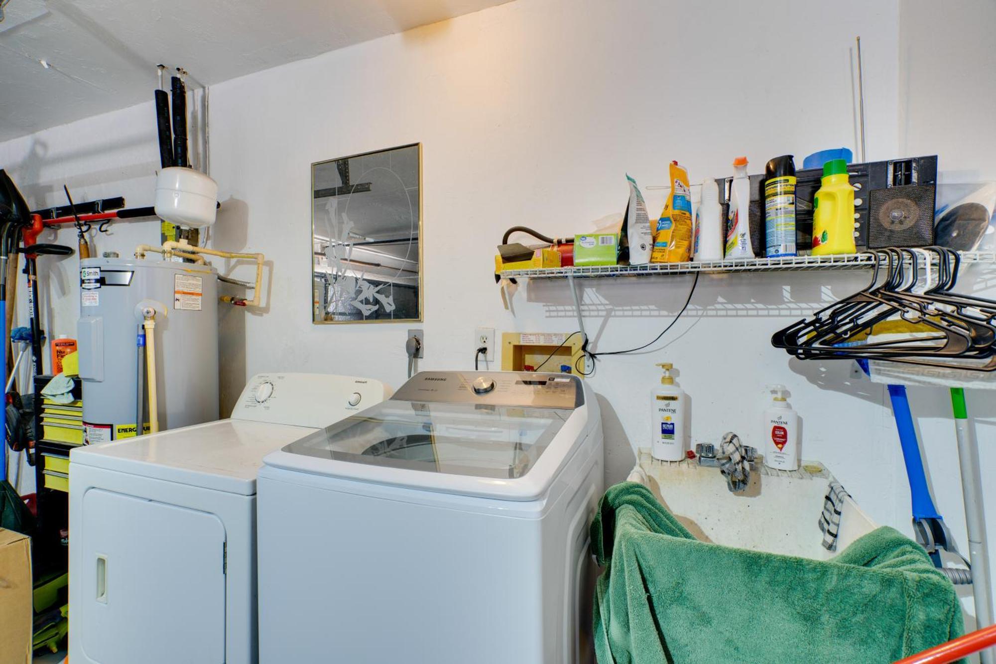 Holiday home Coastal Retreat With Grill 4 Mi To Dtwn Cape Coral! Cape Coral