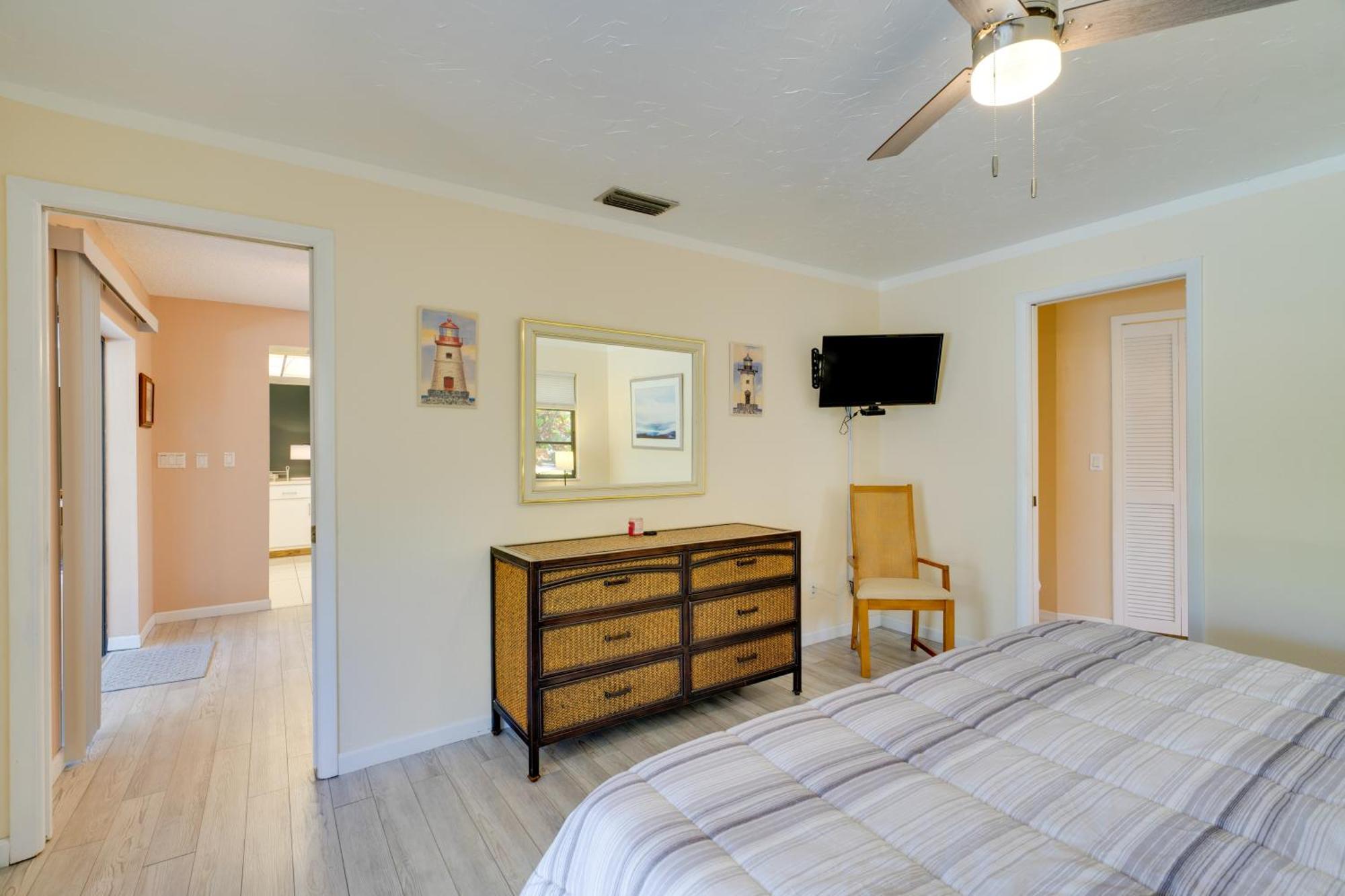 Holiday home Coastal Retreat With Grill 4 Mi To Dtwn Cape Coral! *