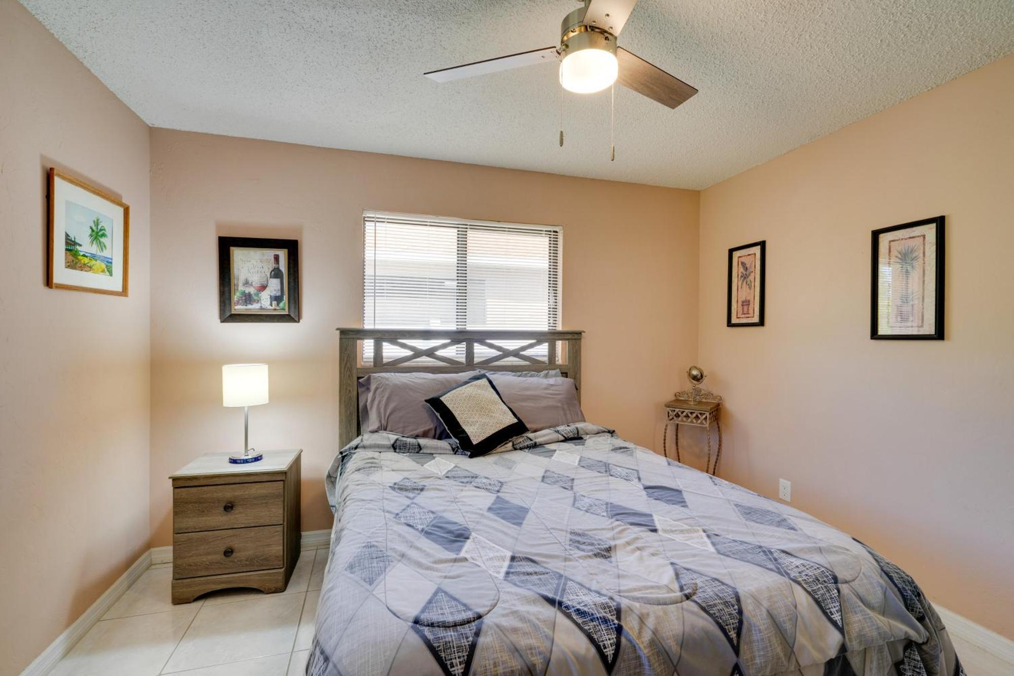 Coastal Retreat With Grill 4 Mi To Dtwn Cape Coral!