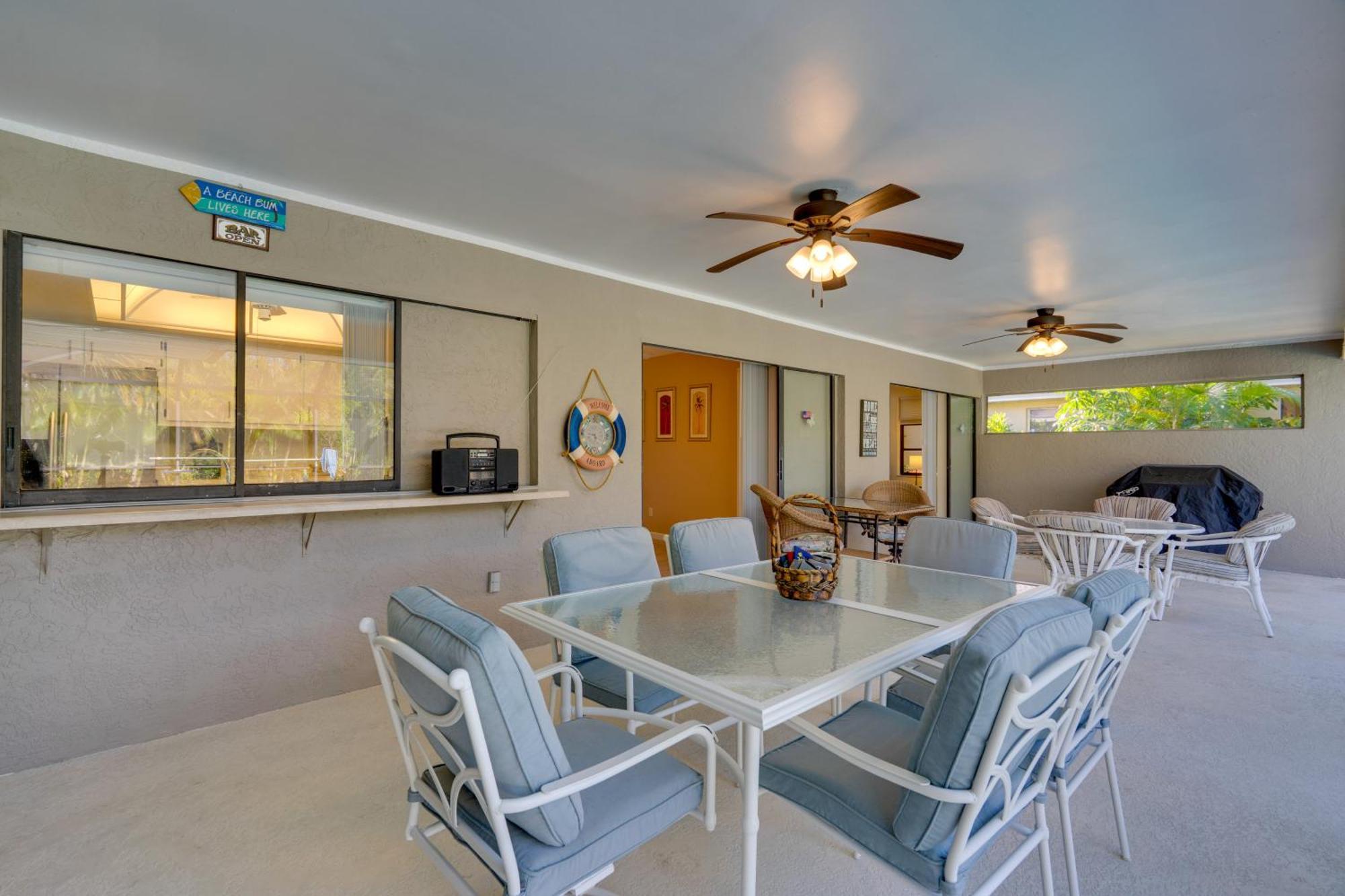 Holiday home Coastal Retreat With Grill 4 Mi To Dtwn Cape Coral! *