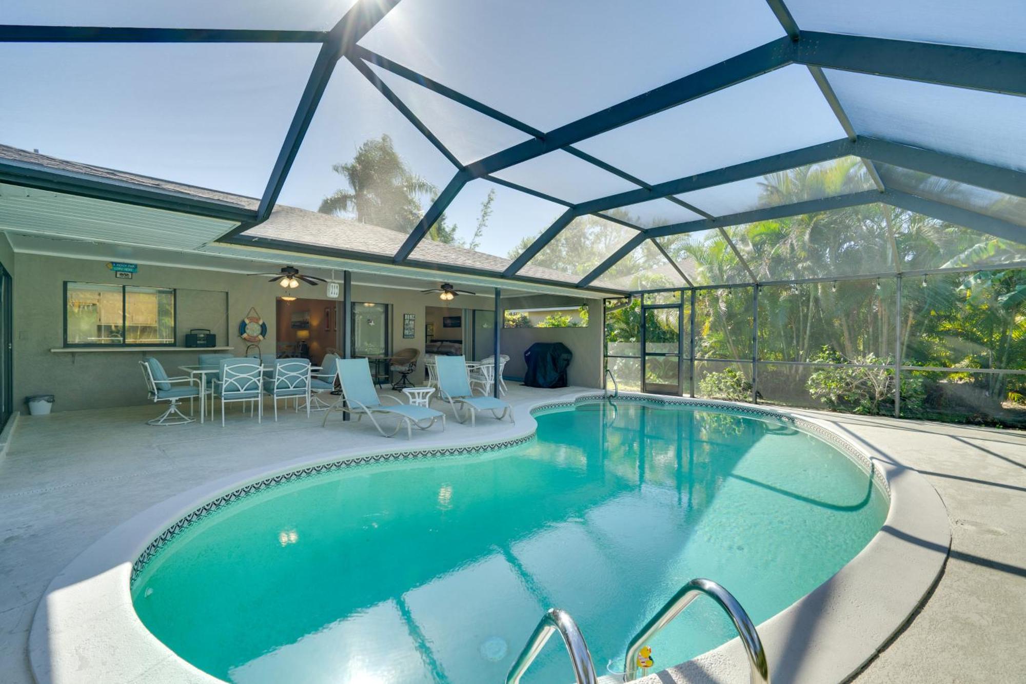 Coastal Retreat With Grill 4 Mi To Dtwn Cape Coral! Holiday home Cape Coral