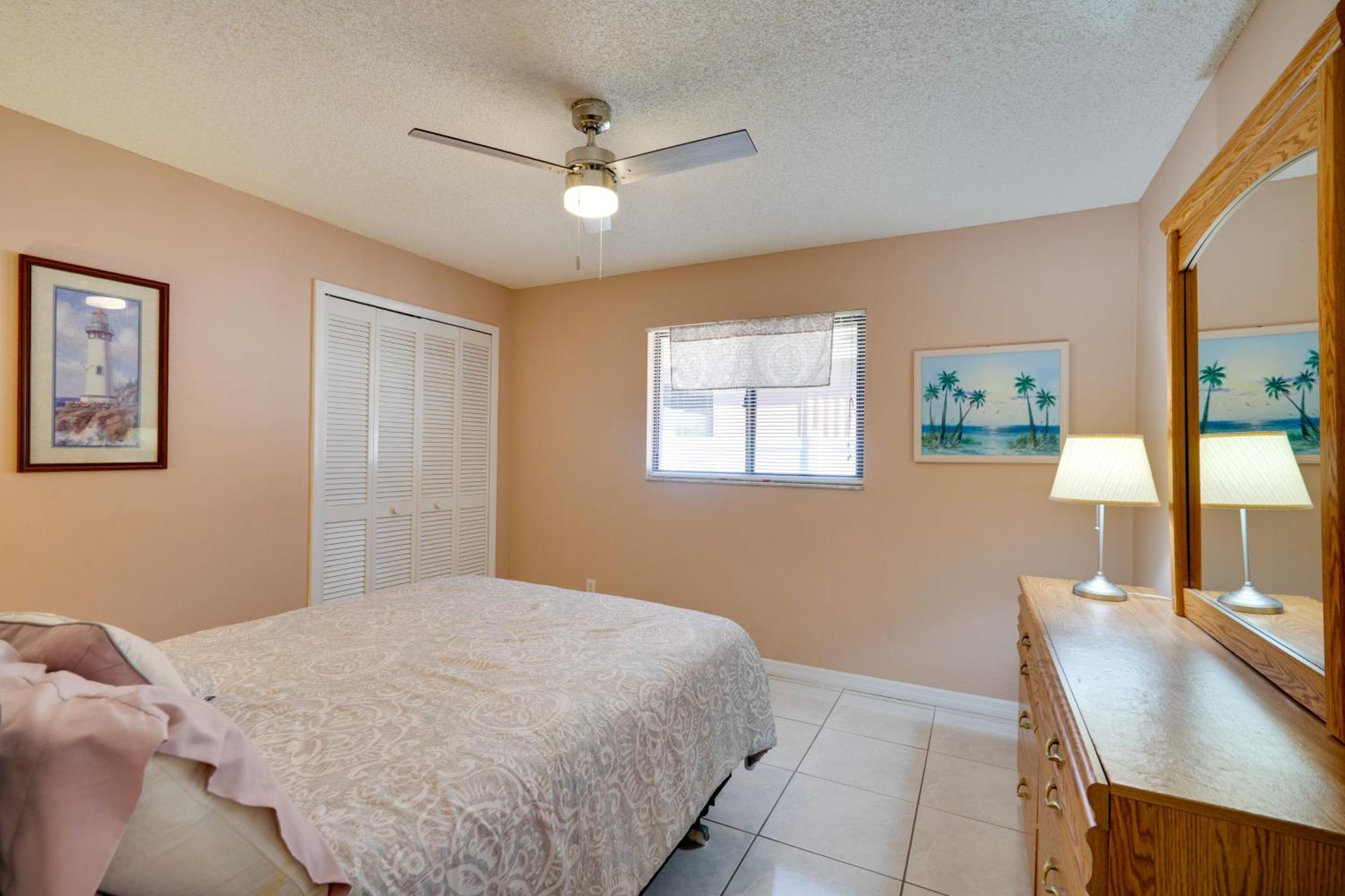 Holiday home Coastal Retreat With Grill 4 Mi To Dtwn Cape Coral! Cape Coral