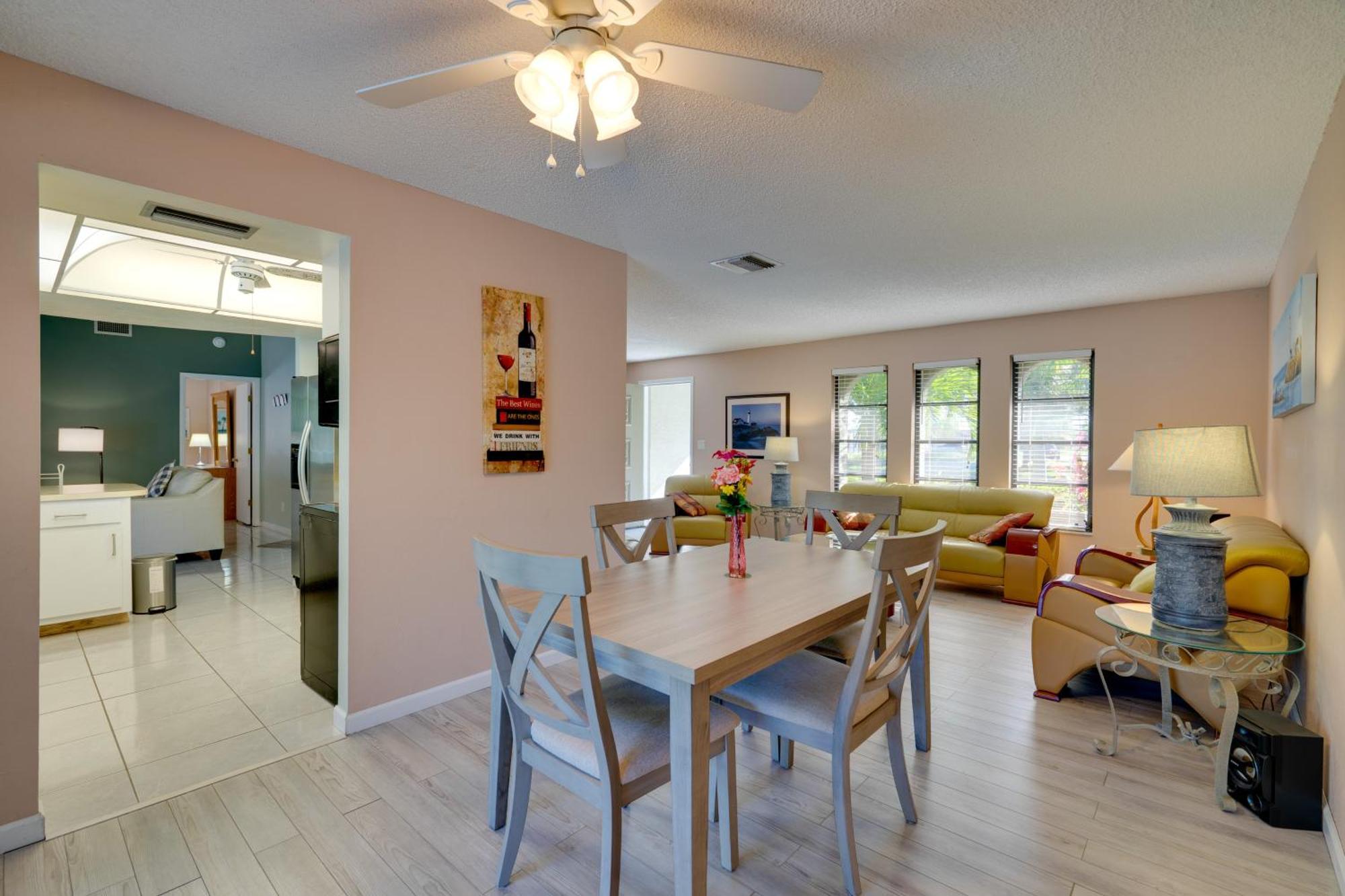 Holiday home Coastal Retreat With Grill 4 Mi To Dtwn Cape Coral! *