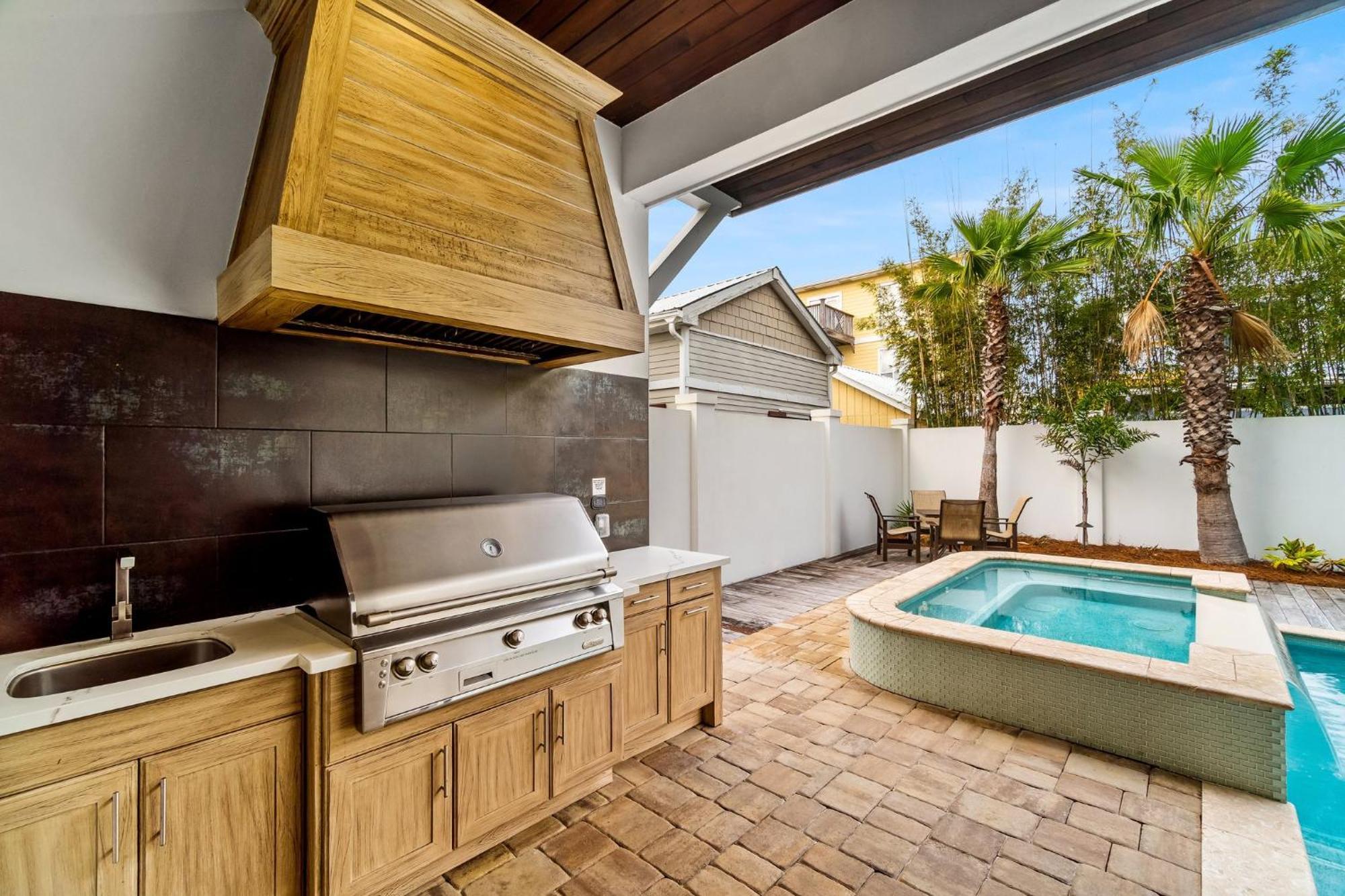 Holiday home Coast Is Clear With Jetted Pool And Game Destin