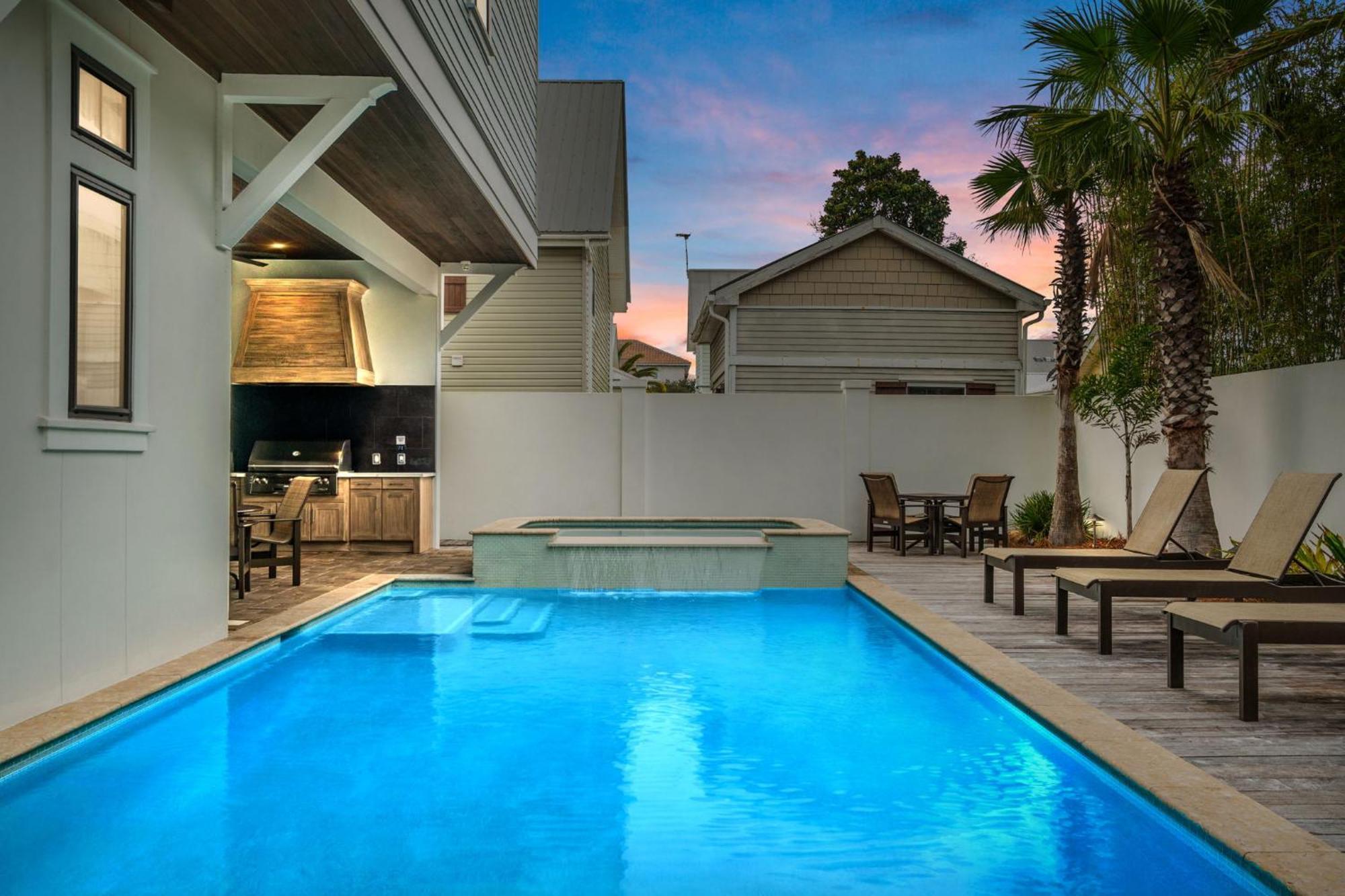 Coast Is Clear With Jetted Pool And Game * Destin
