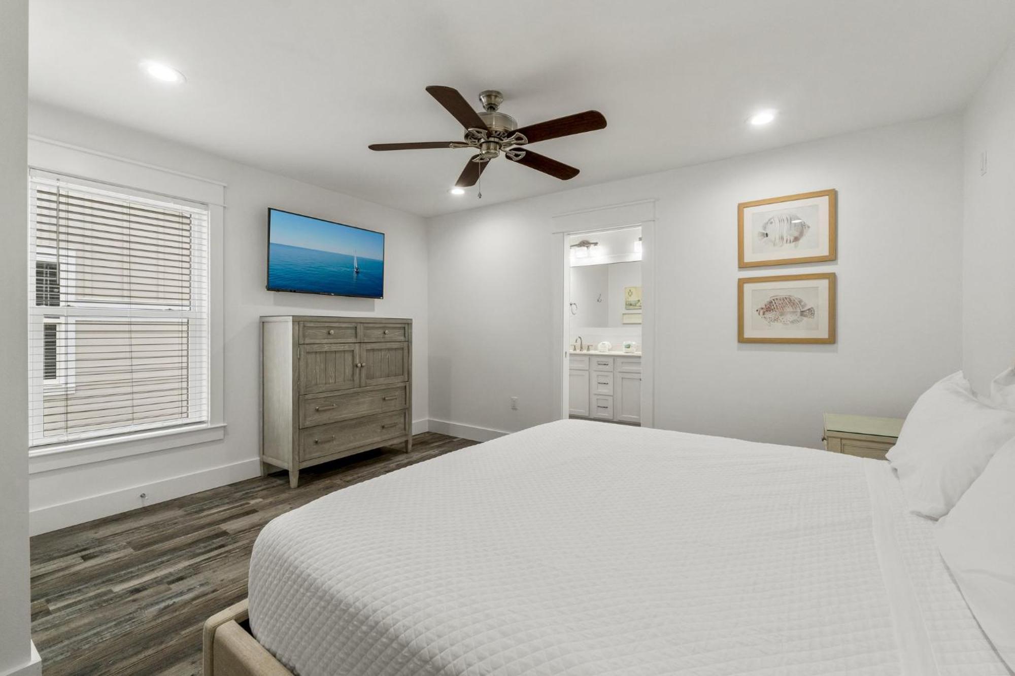 The Emperor With Jetted Pool And Game Holiday home Destin