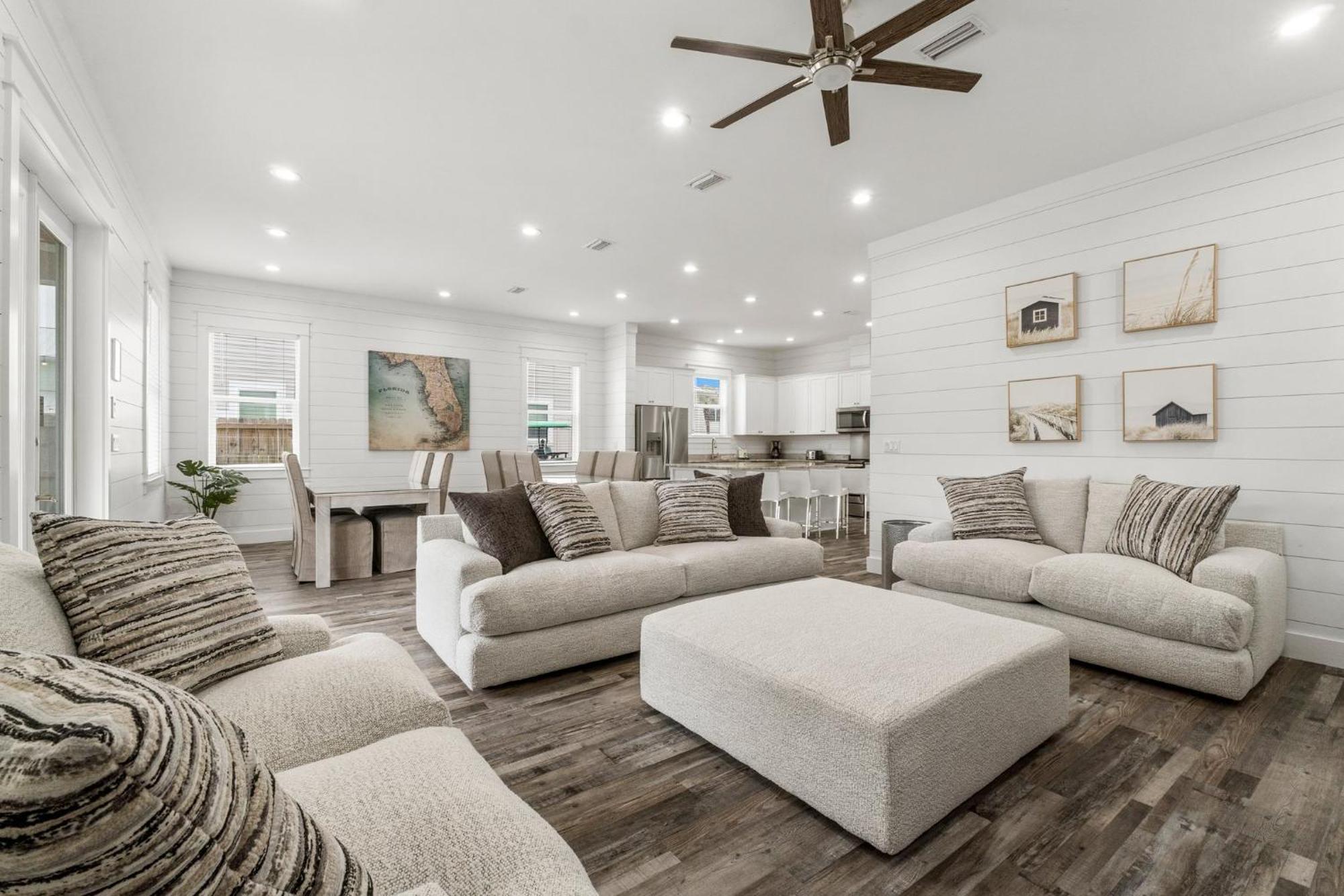 The Emperor With Jetted Pool And Game Holiday home Destin