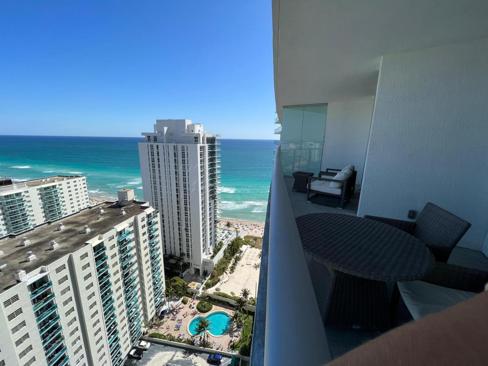 Lyfe, Rent Excelent In Resort, 4pax ,parcial Ocean View Hollywood