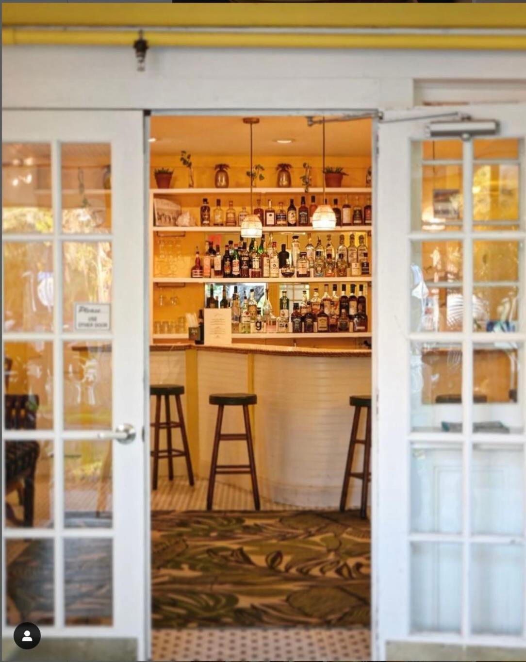 Peninsula Bed & Cocktails Hotel