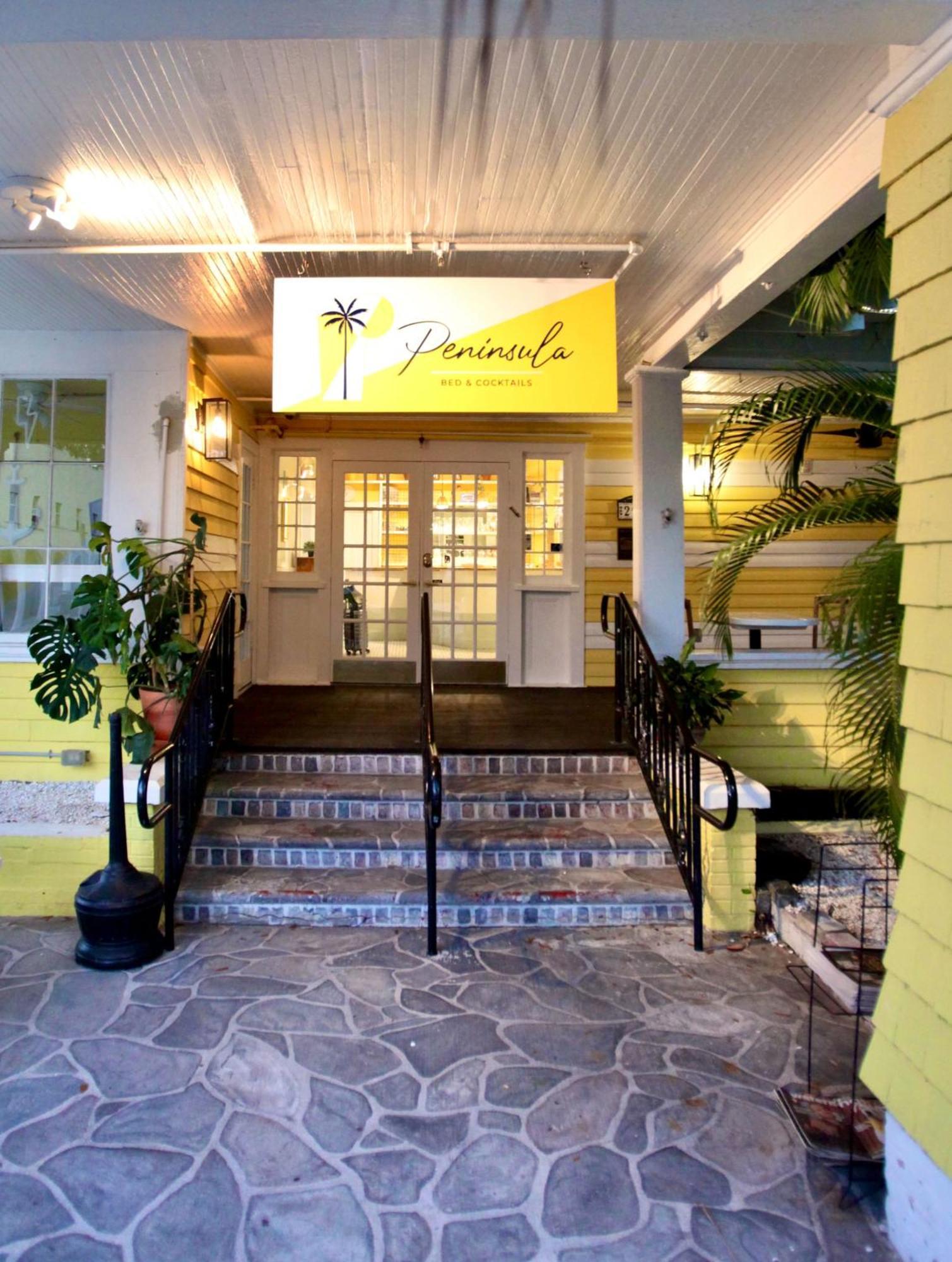 Peninsula Bed & Cocktails 4*