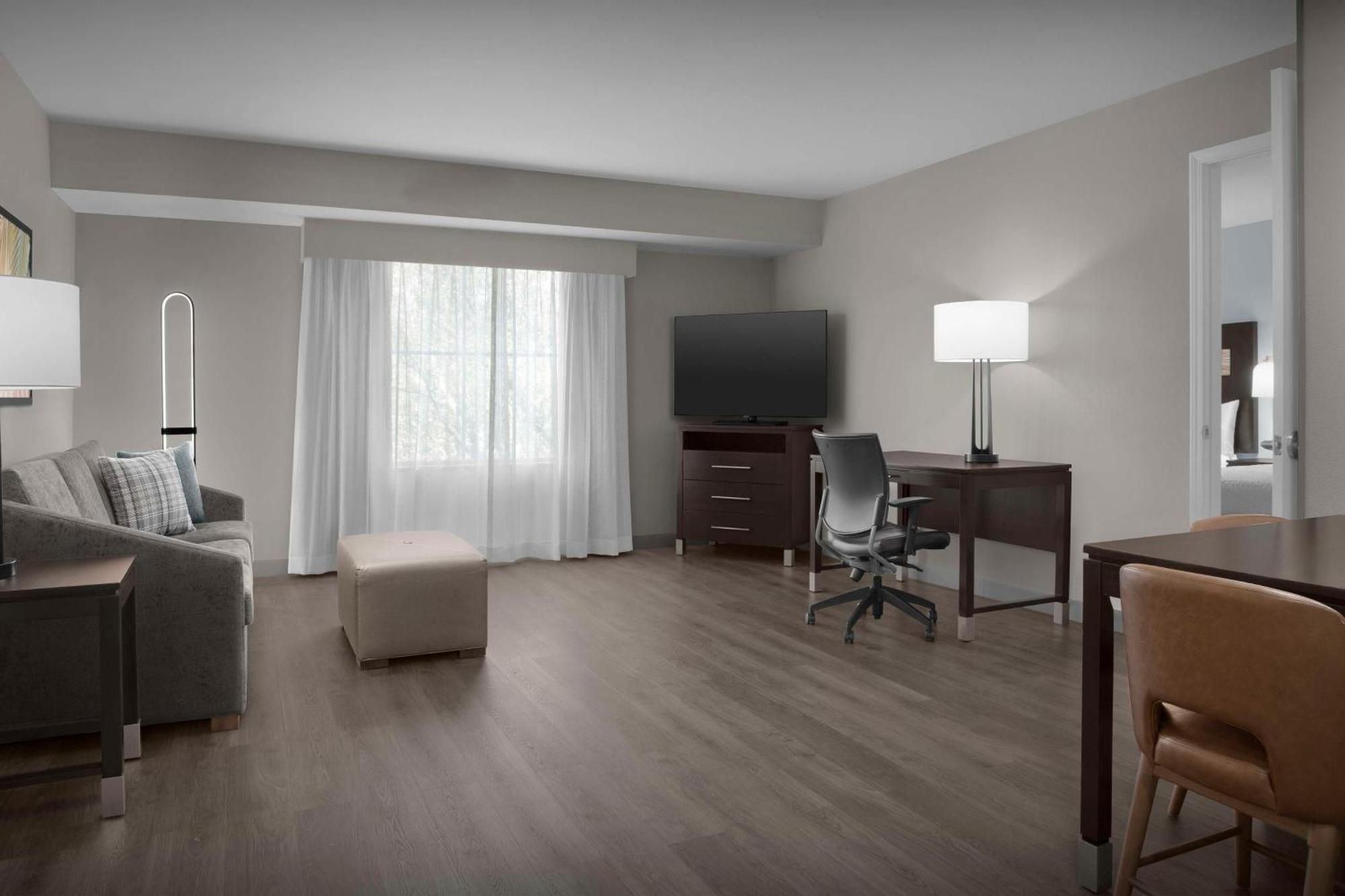 Hotel Homewood By Hilton Airport 3*
