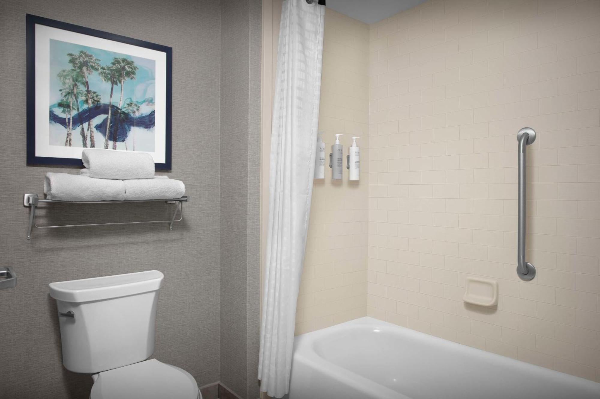 Hotel Homewood By Hilton Airport