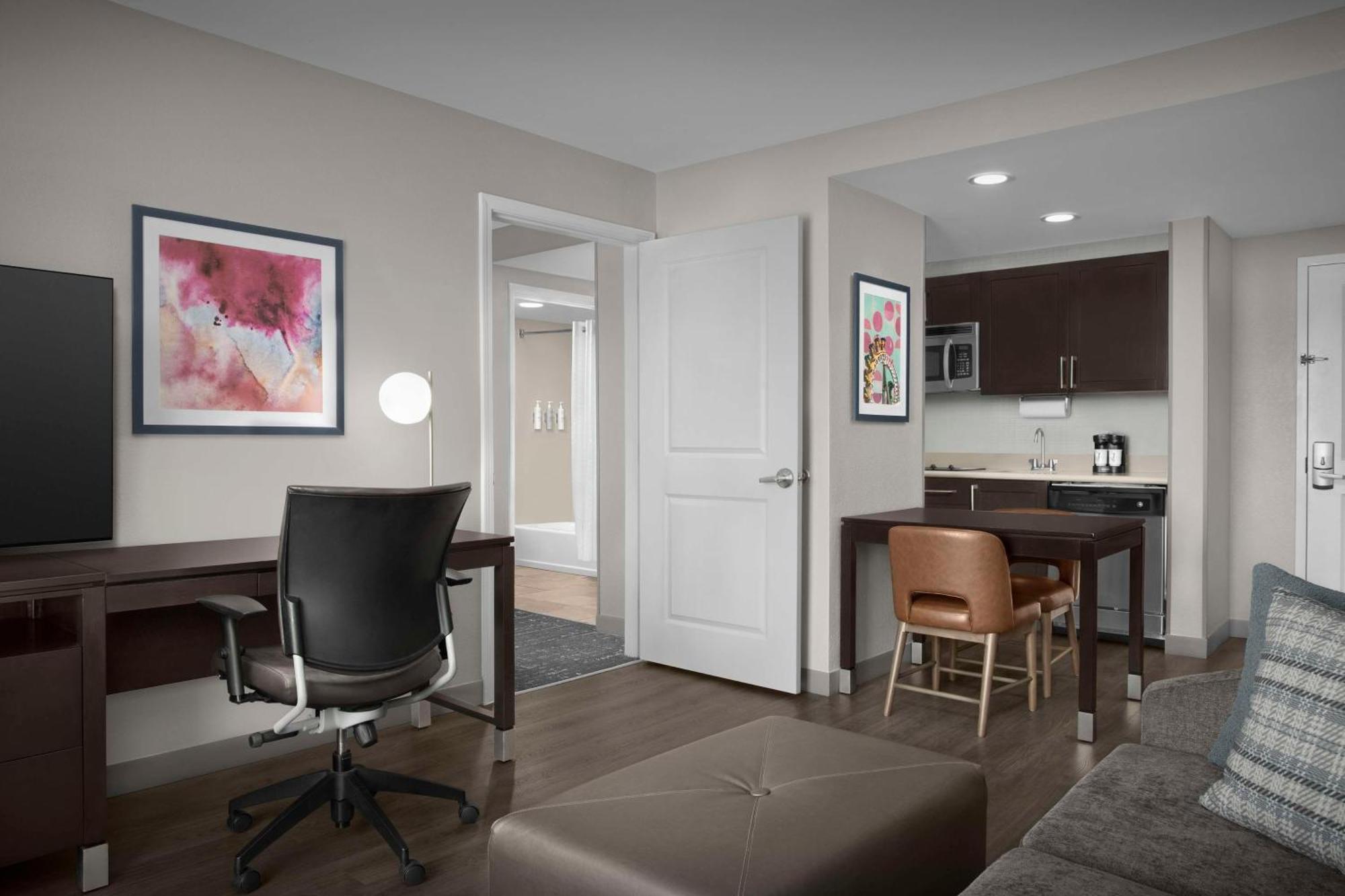 Homewood By Hilton Airport