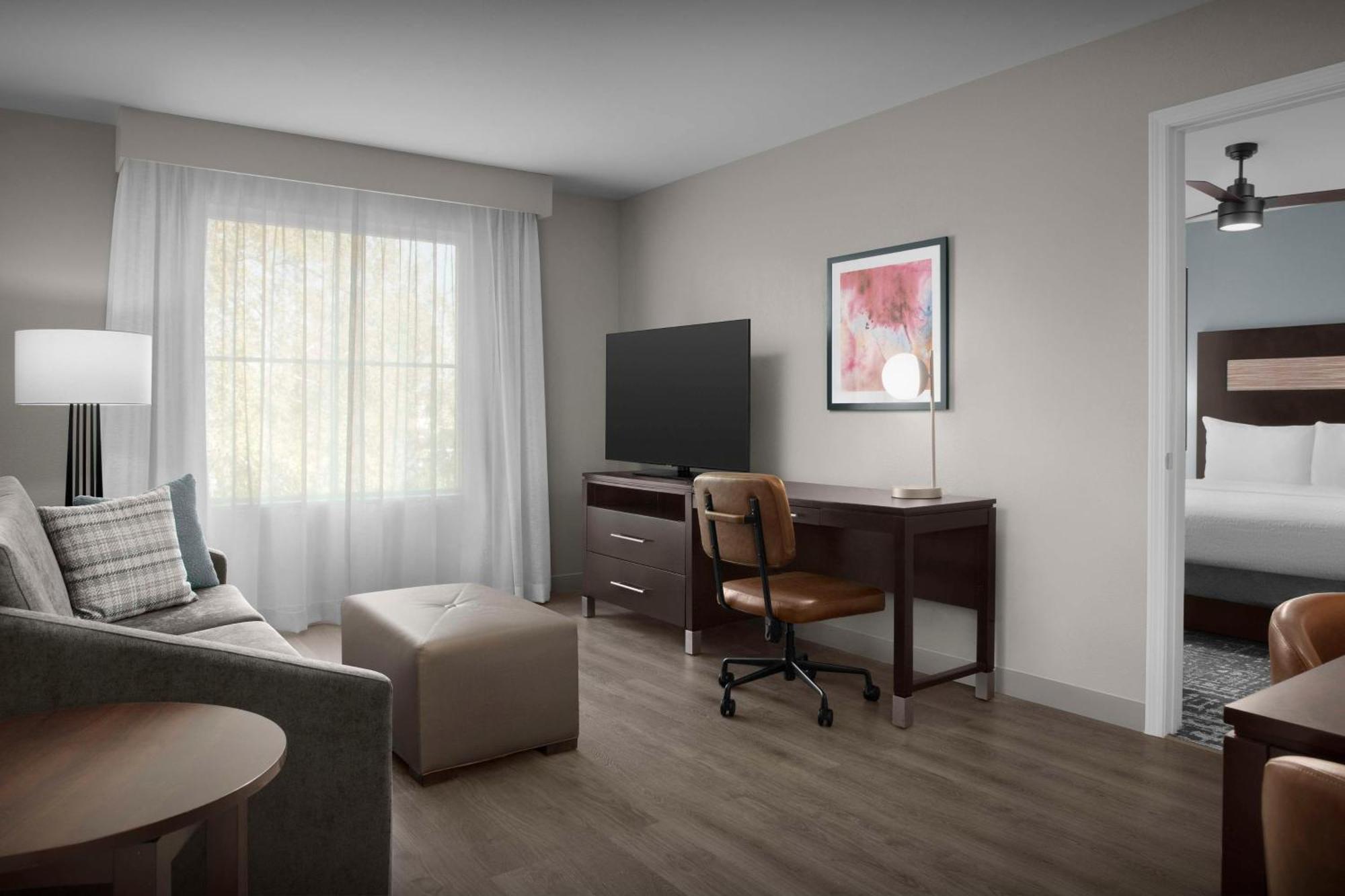 Hotel Homewood By Hilton Airport