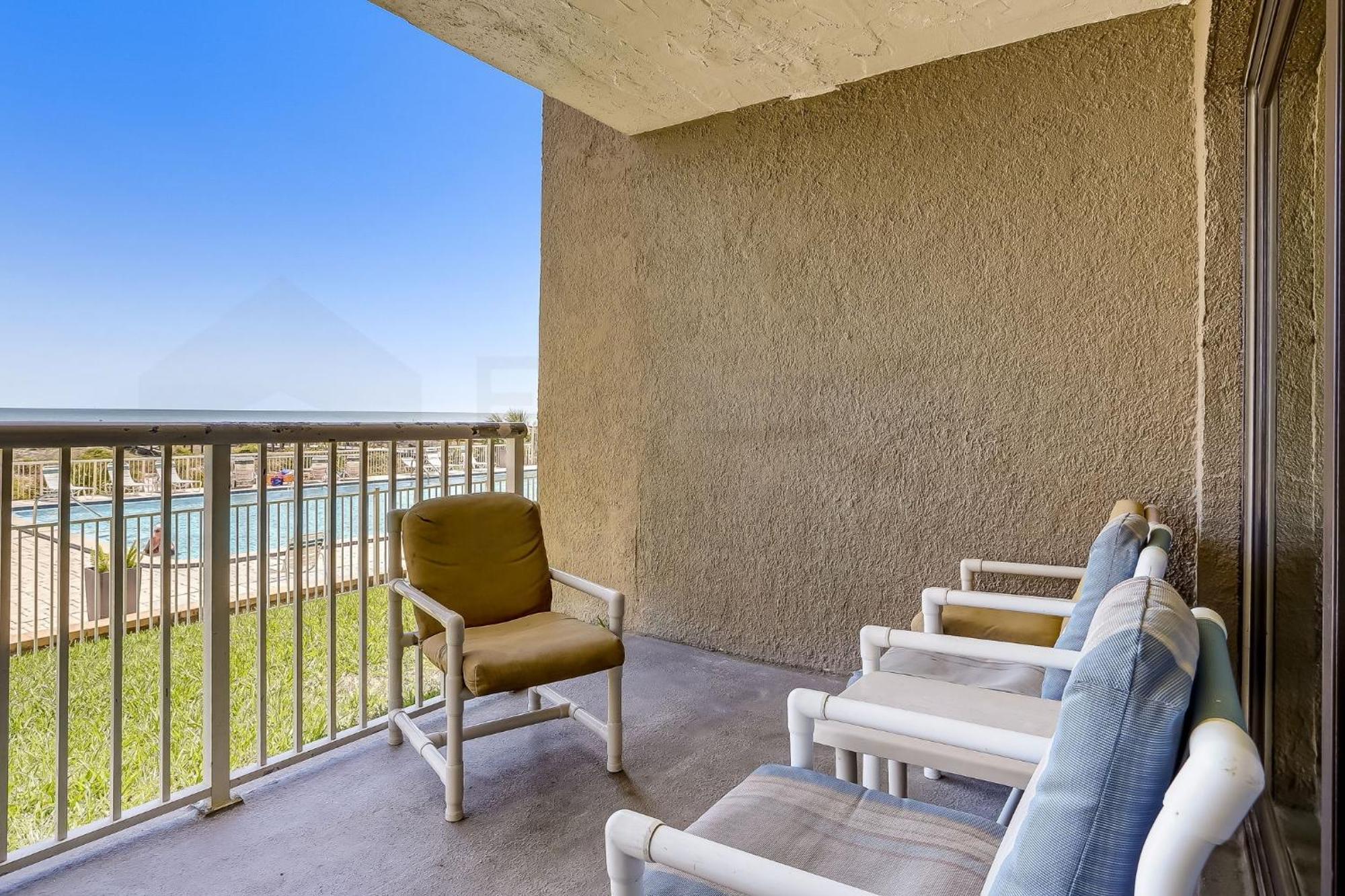 Steps To Oceanside Apartment *