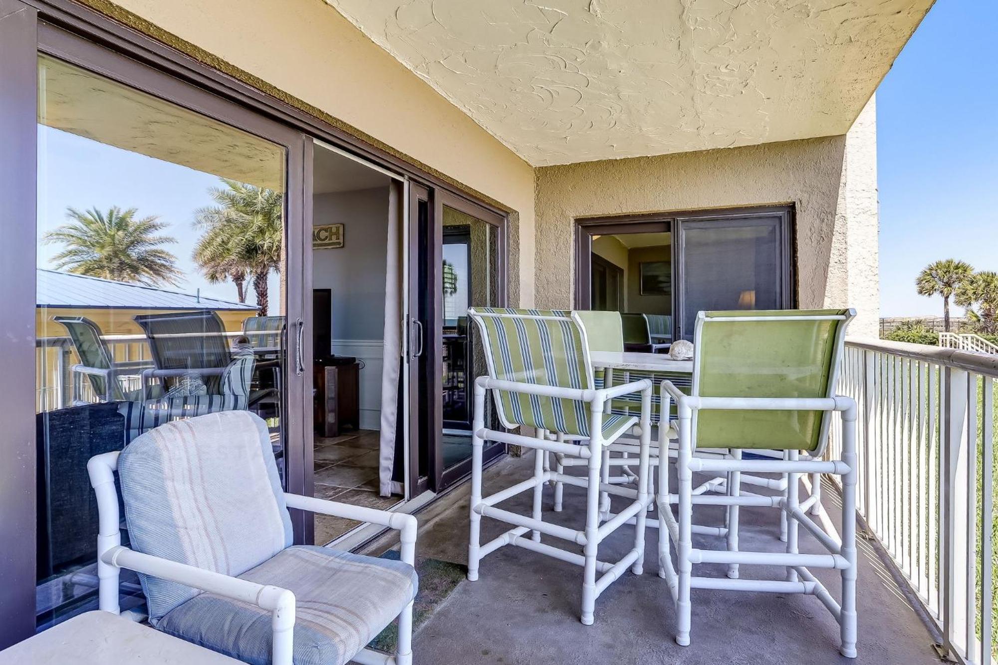 Steps To Oceanside Apartment Amelia City