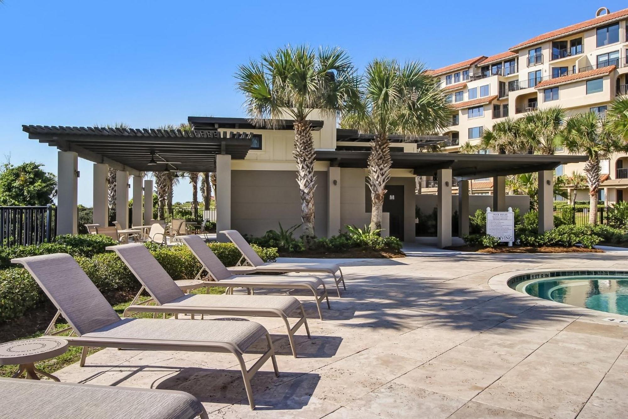 Oceanfront Penthouse Apartment *