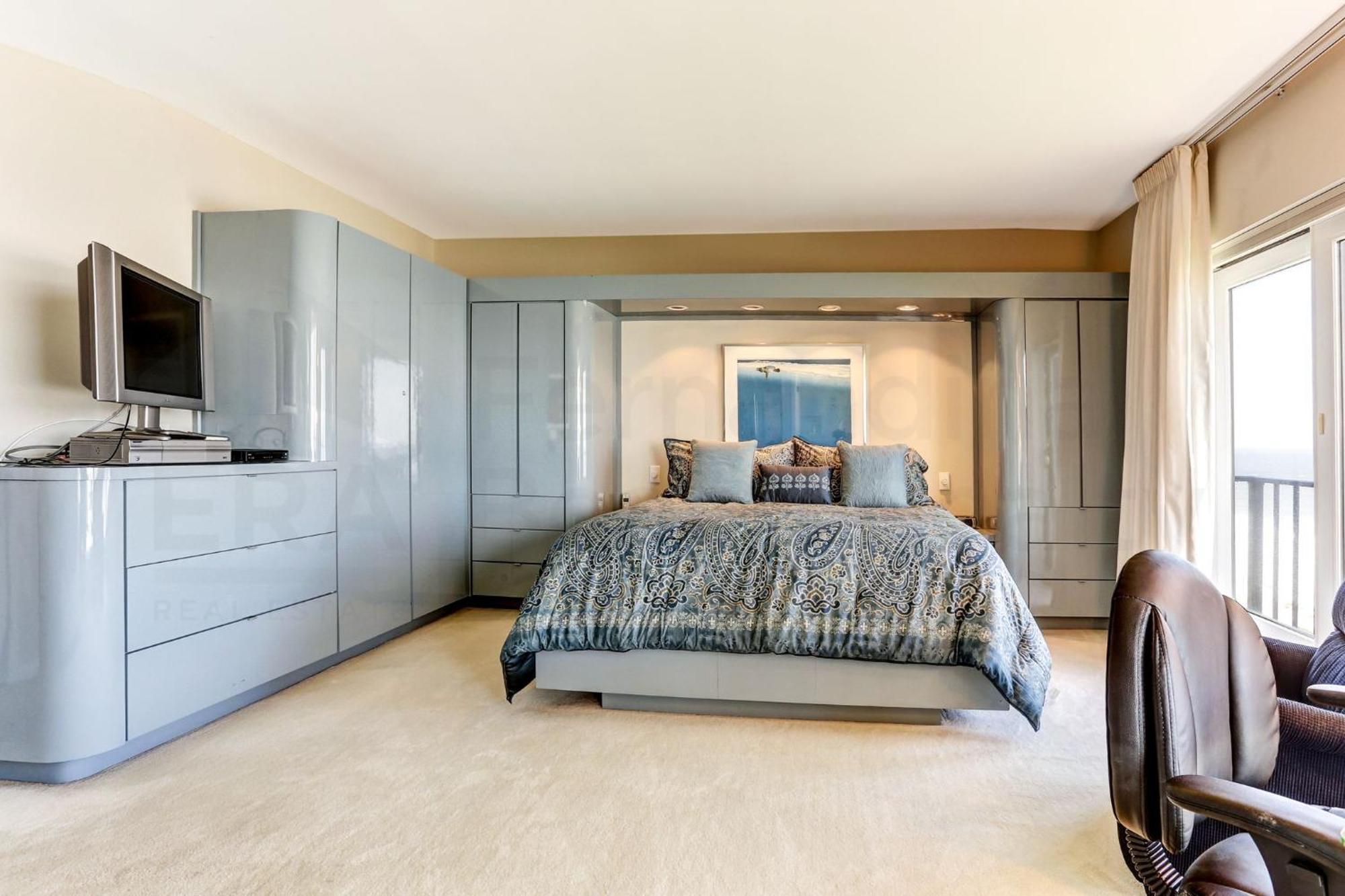 Oceanfront Penthouse Apartment