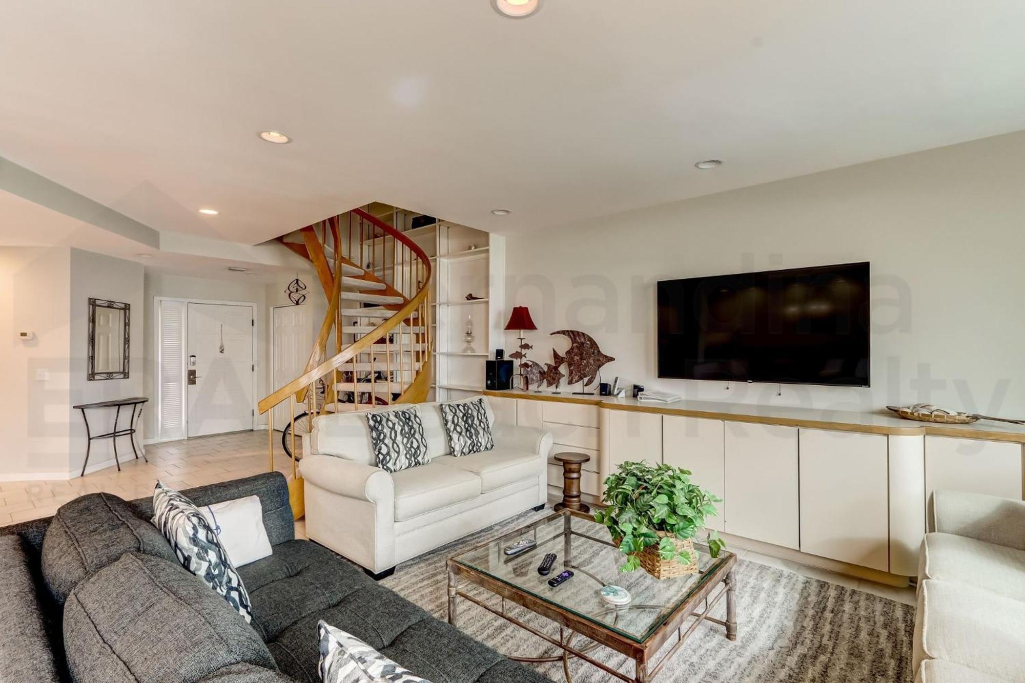 Oceanfront Penthouse Apartment